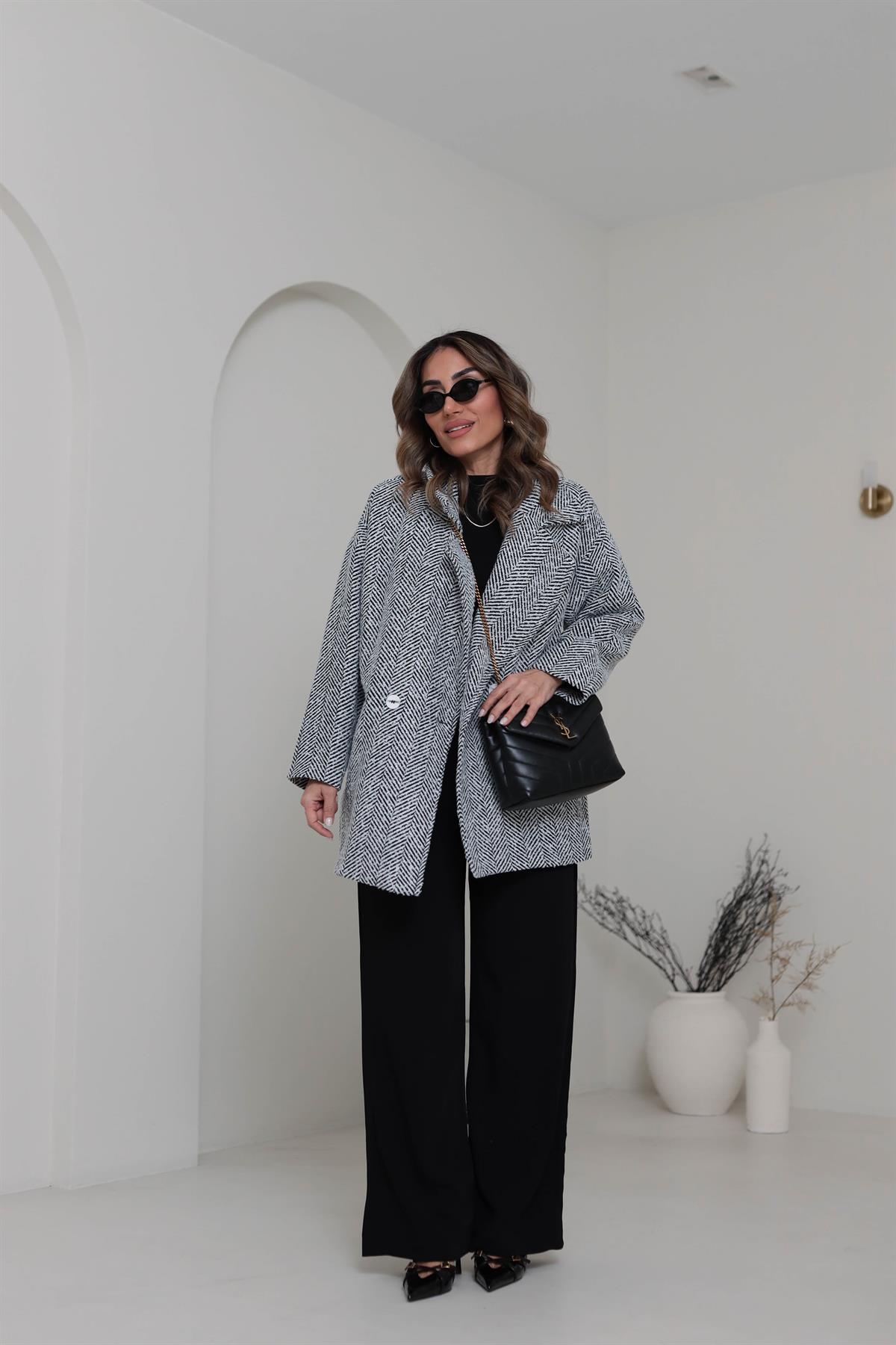 9526 Balıksırtı Desen Ara Boy Kaban SİYAHBEYAZ