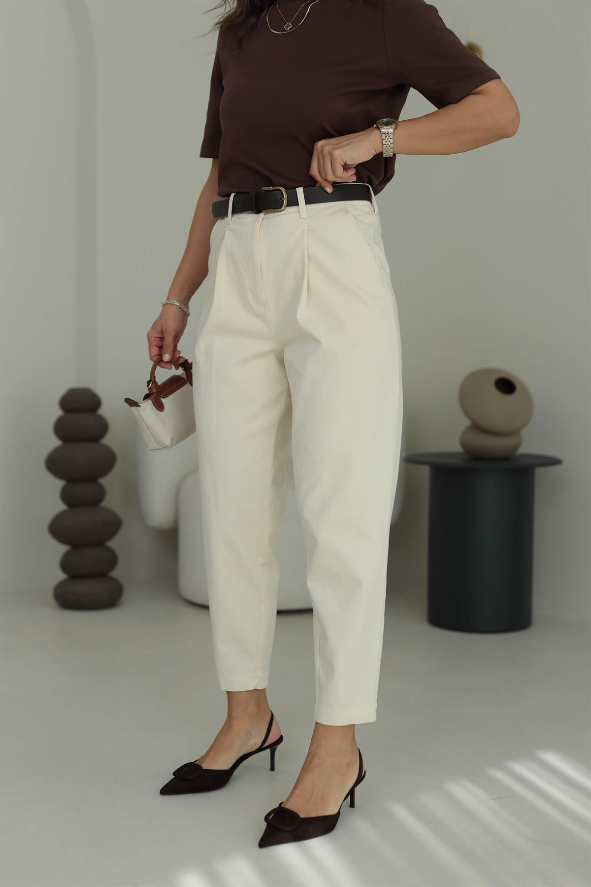 1618 Pens Detaylı Kemerli Havuç Pantolon KREM