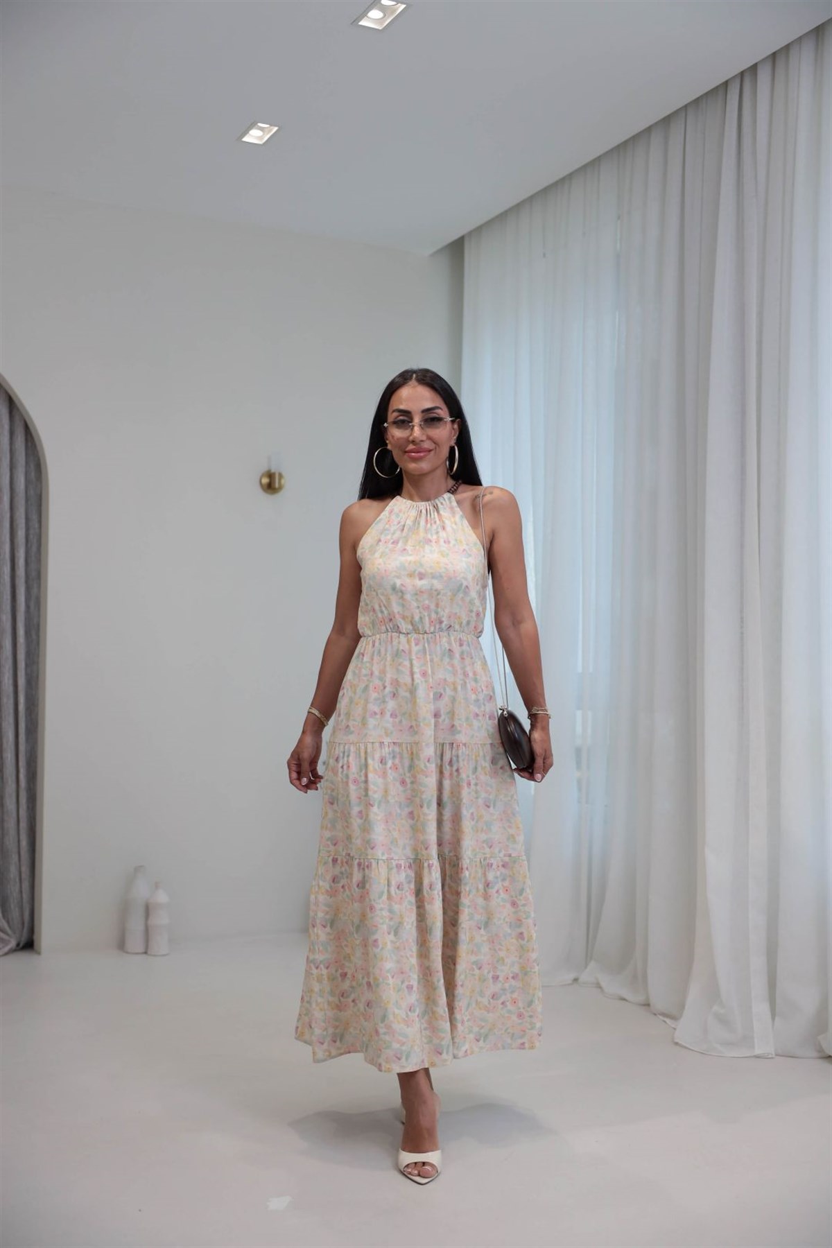 8546 Halter Yaka Çiçek Desenli Boncuk Detaylı Maxi Boy Elbise KREM