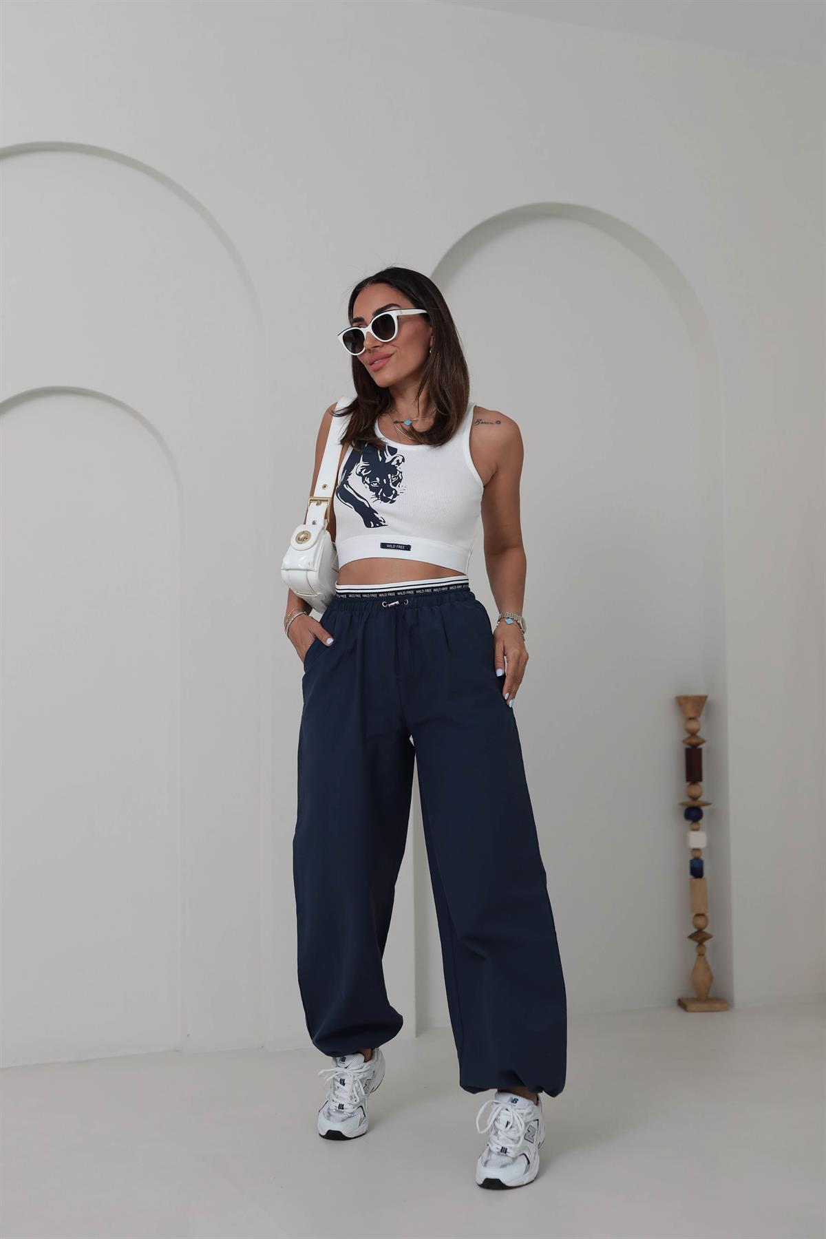 5104 Bel Yazı Detaylı Croplu Takım LACİVERT