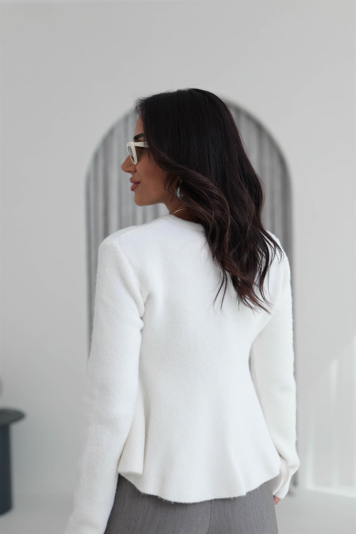 0985 Yumuşak Dokulu Peplum Düğmeli Triko Hırka EKRU