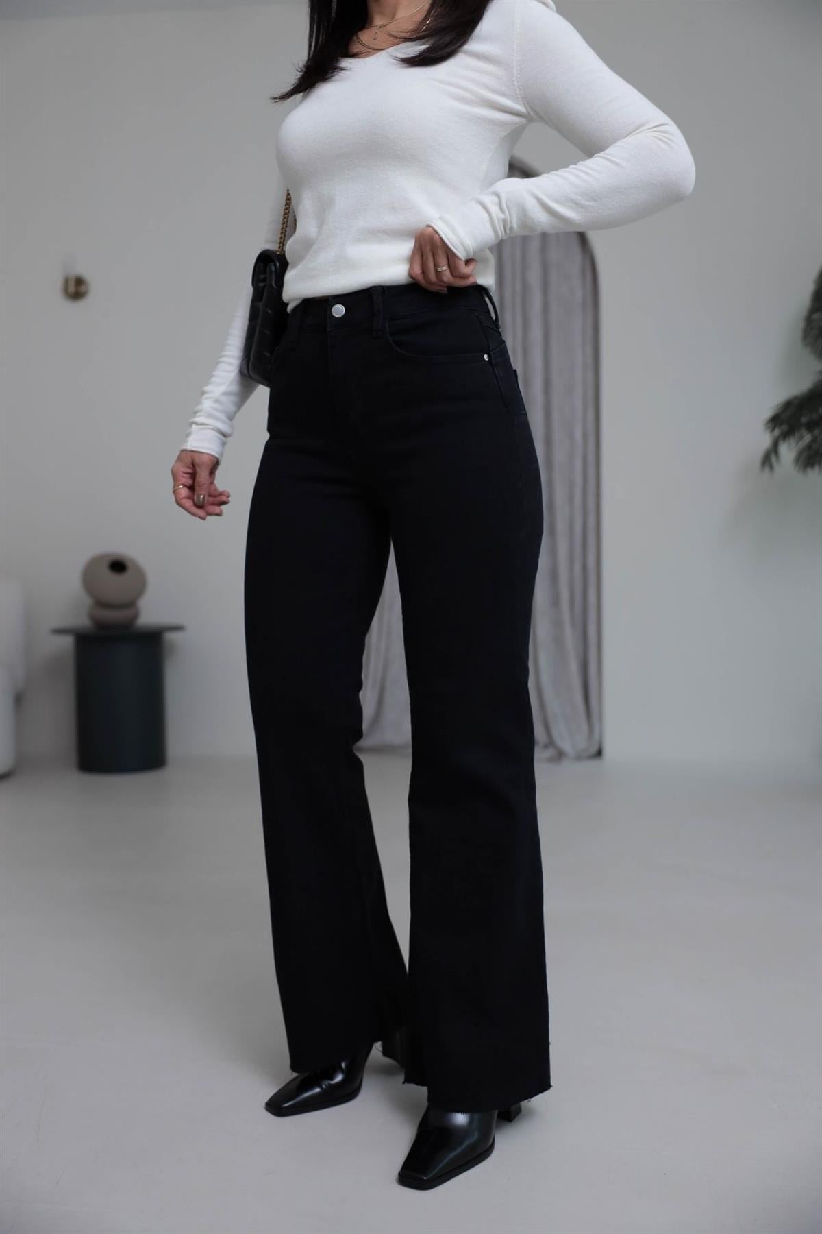 5695 Lazer Kesikli Push Up Düz Kesim Jean SİYAH