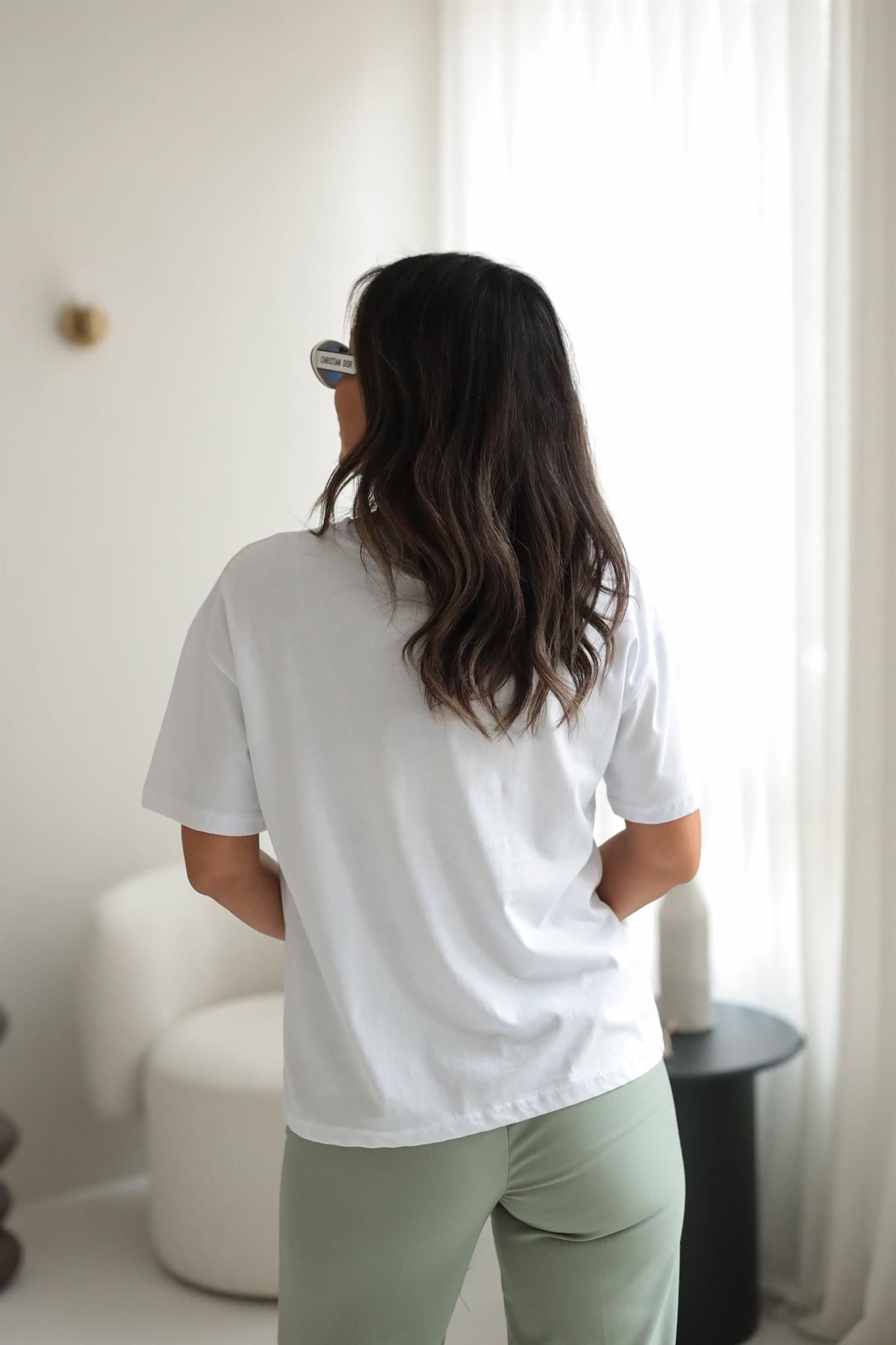 0001 Cep Zincirli Taş Detaylı Pamuklu Tshirt