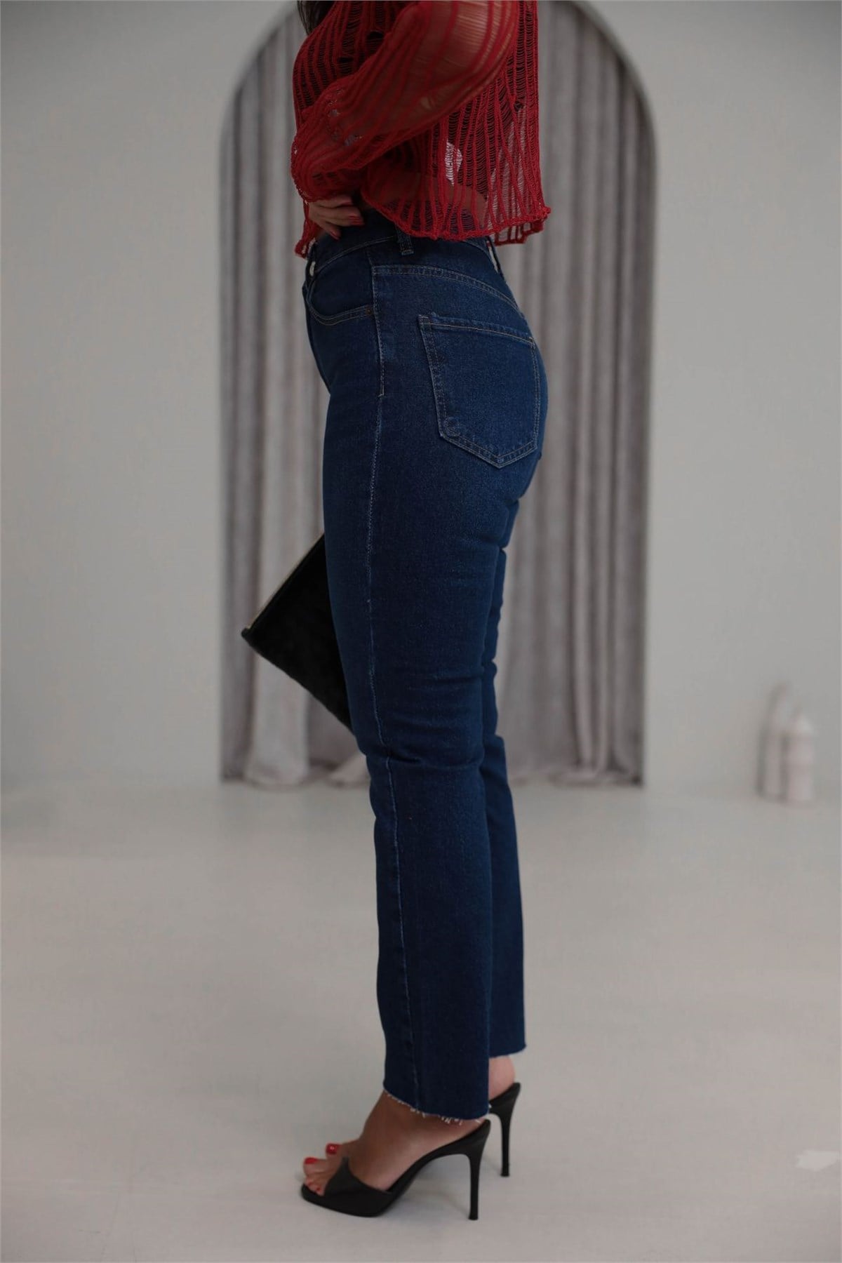 2402 Lazer Kesikli Boyfit Jean KOYU MAVİ