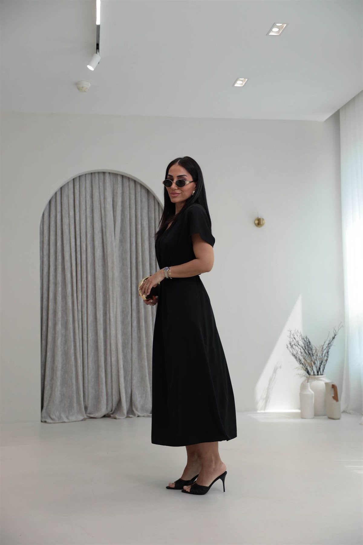 7285 Önü Gold Aksesuarlı Elbise SİYAH