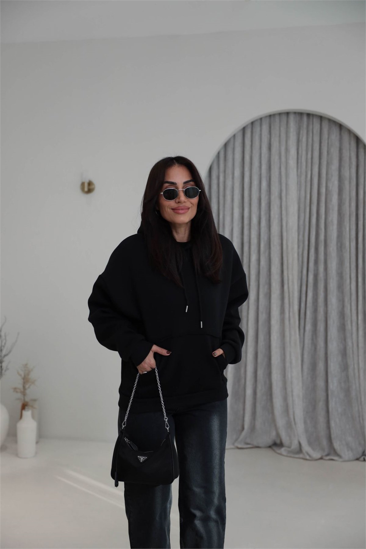 4290 Sırtı Taşlı Kapşonlu Sweatshirt SİYAH