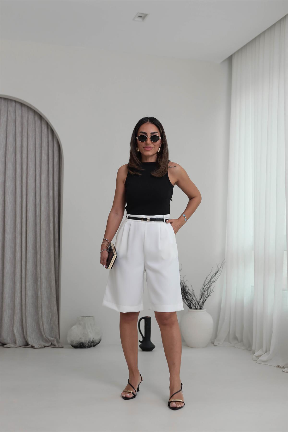 6439 Renk Kontrastlı Kemerli Şortlu Tulum SİYAHBEYAZ