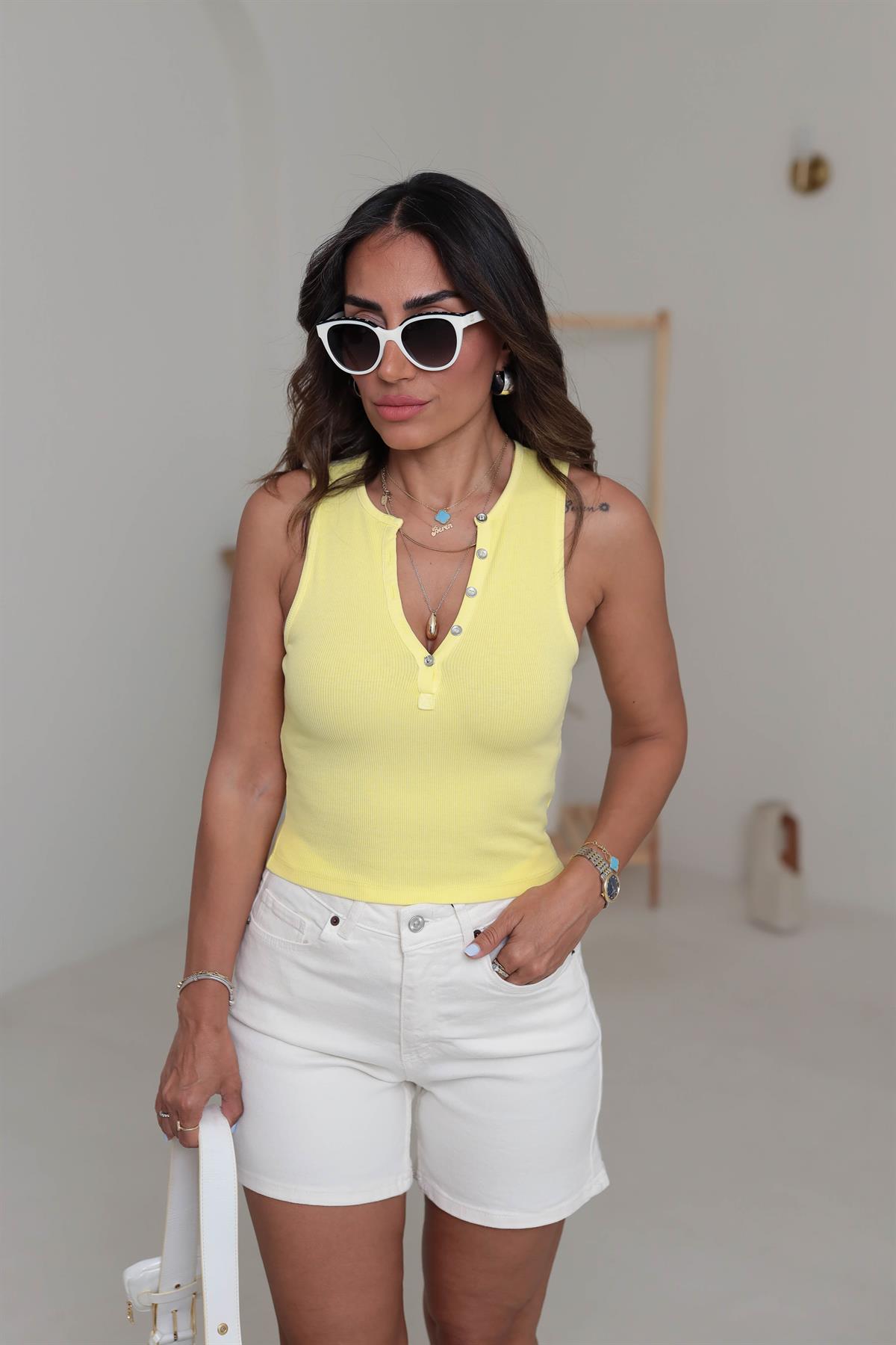 1005 Yıkama Efektli Düğmeli Crop Top SARI