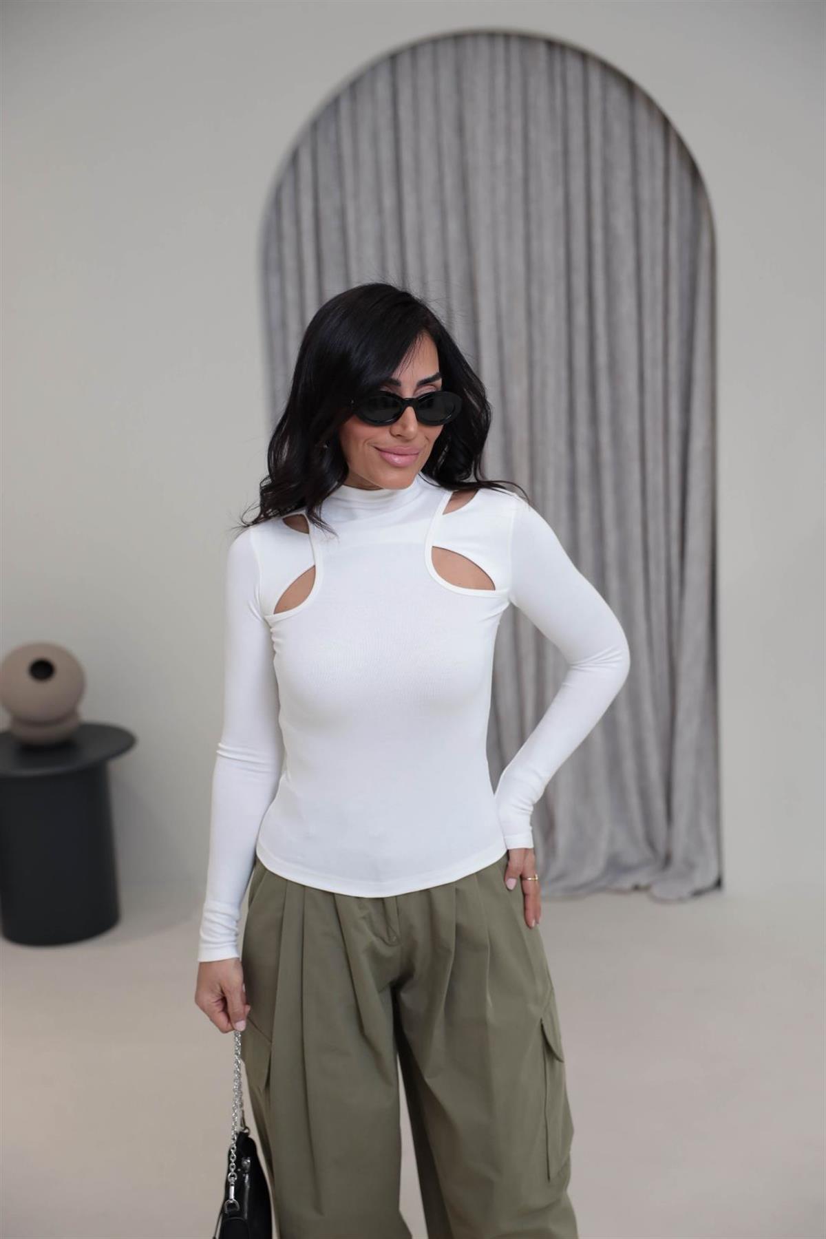 146 Dik Yaka Pencere Detaylı Uzun Kol Modal Bluz EKRU