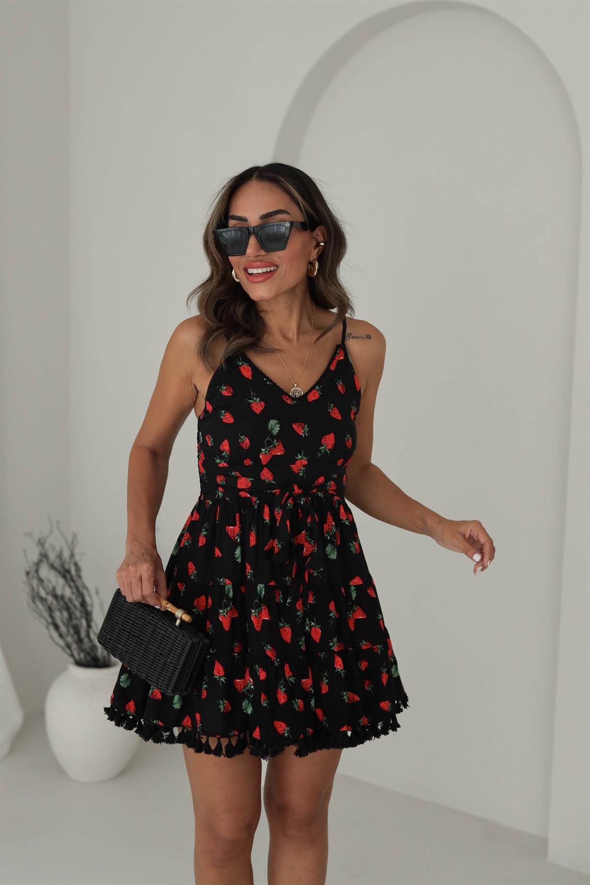 9829 Çilek Desenli Sırtı Gipeli Kuşaklı Elbise