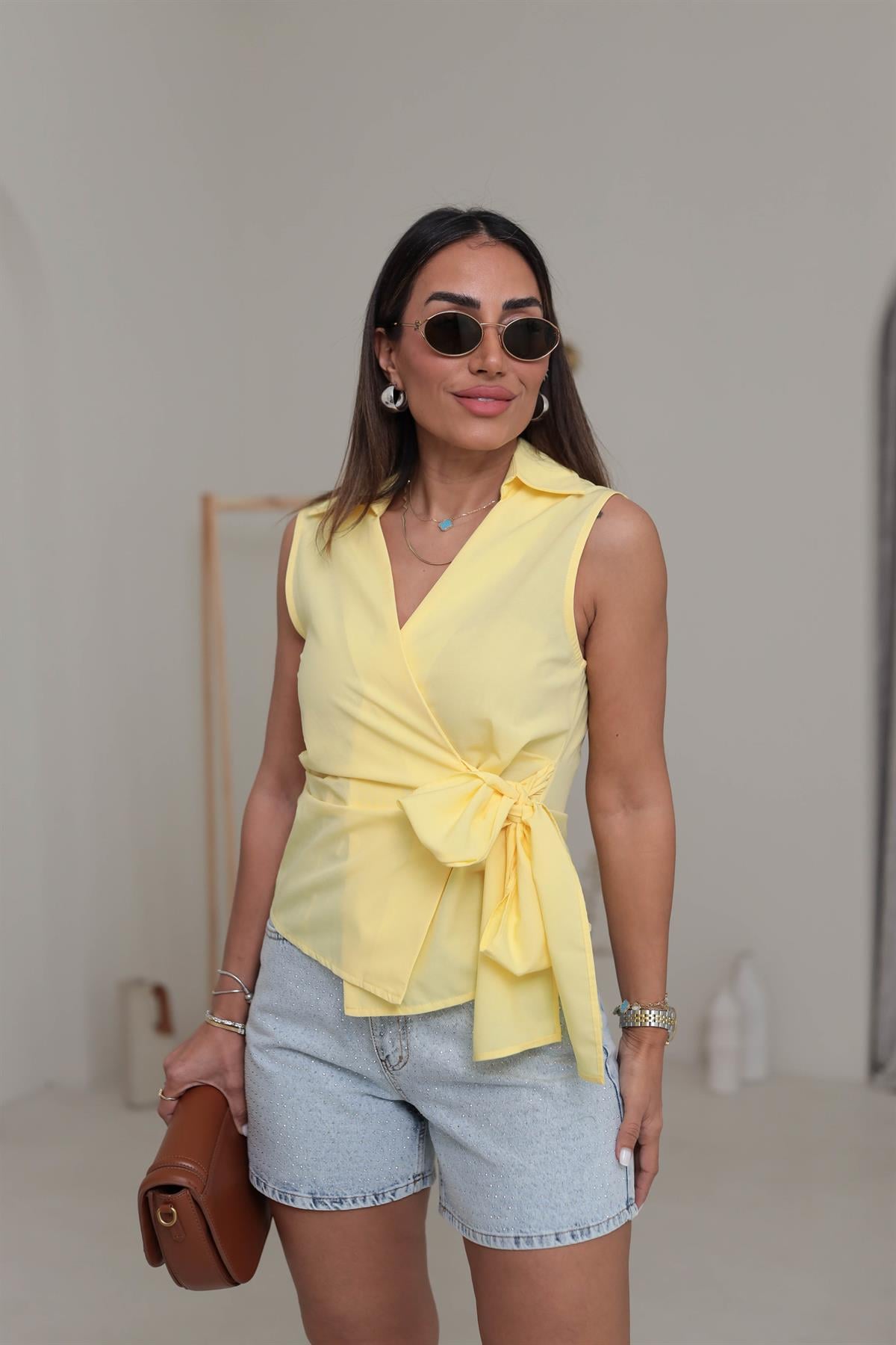 0557 Sıfır Kol Kruvaze Bağlamalı Gömlek Bluz SARI