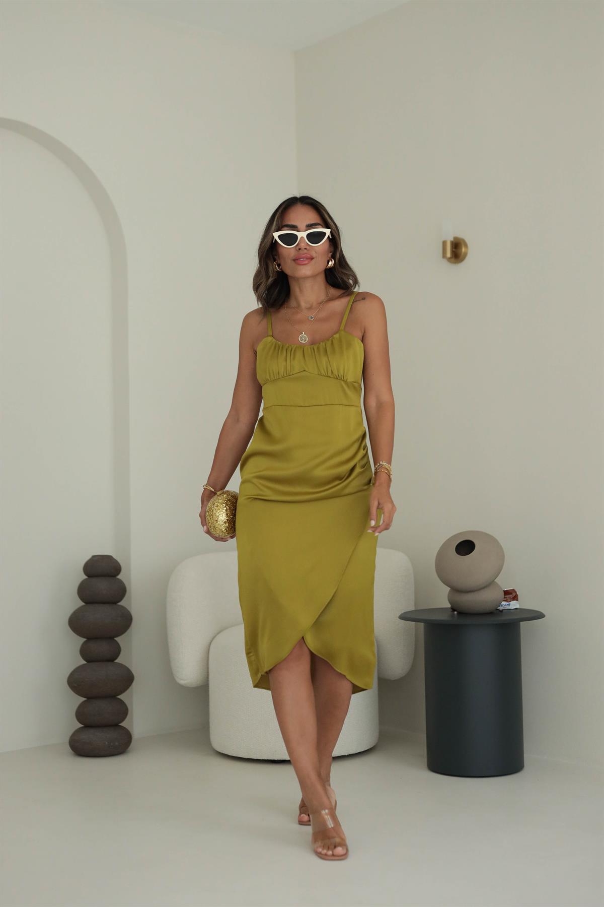 0399 Göğüs Drape Detaylı Anvelop Askılı Saten Elbise