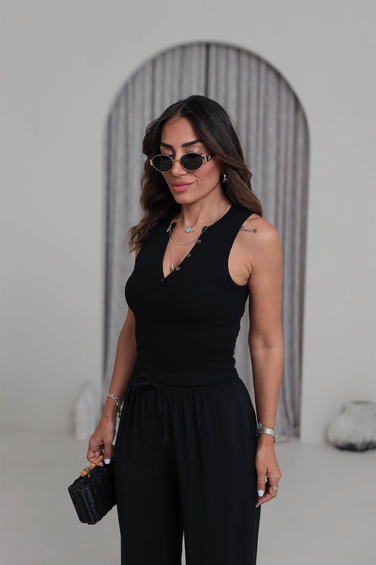 1005 Yıkama Efektli Düğmeli Crop Top SİYAH