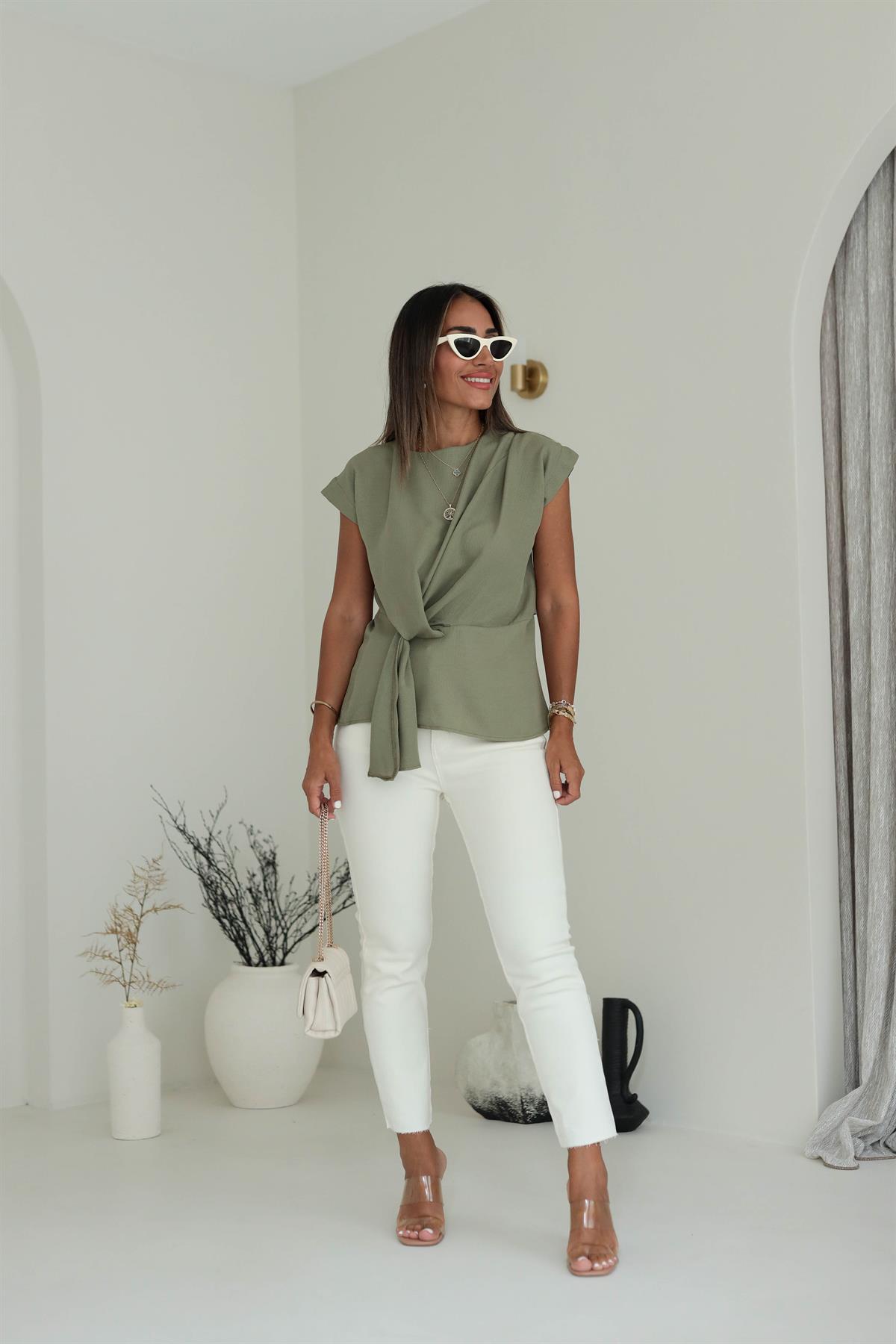 Ön Geçiş Detaylı Bluz