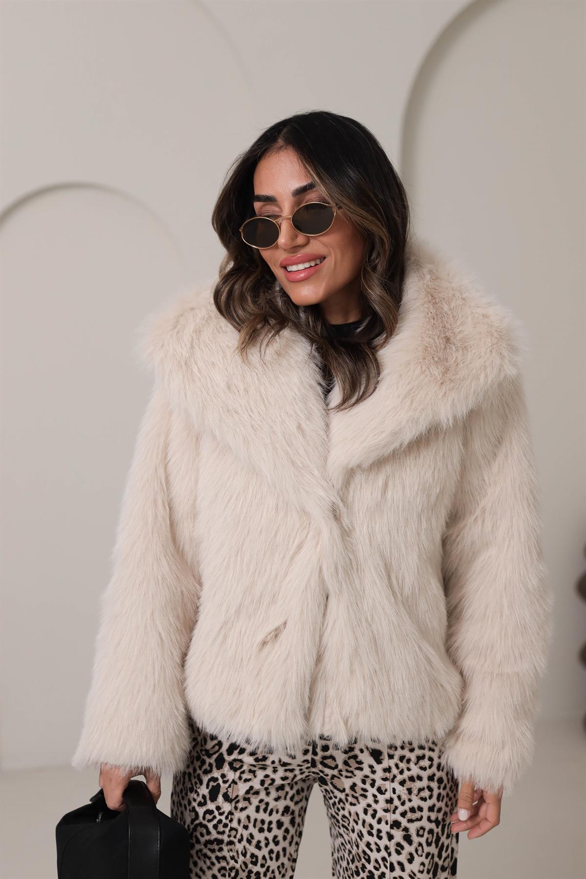 2429 Ara Boy Yakalı Kürk EKRU