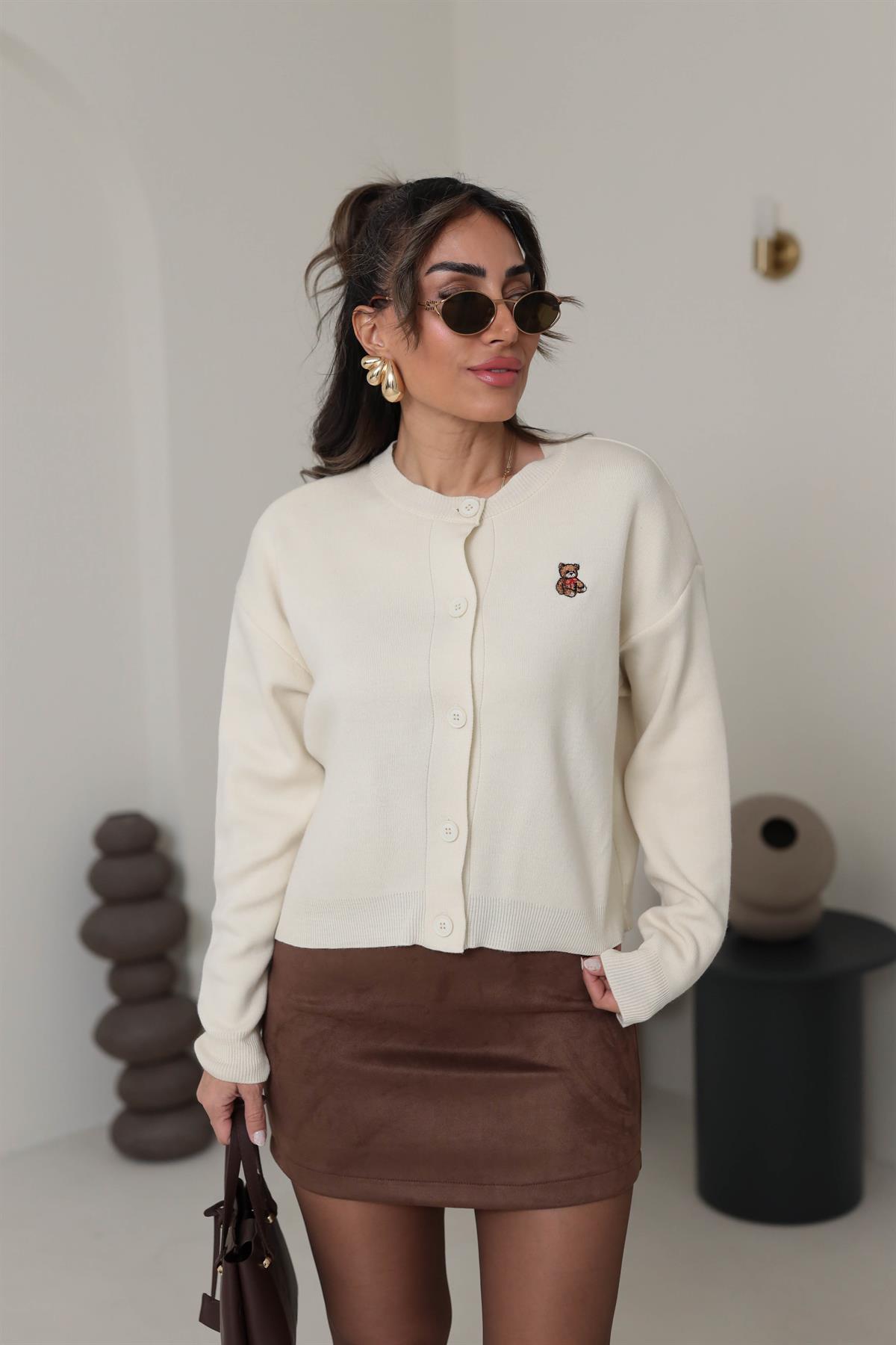 2434 Bisiklet Yaka Ayıcık Nakışlı Hırka EKRU