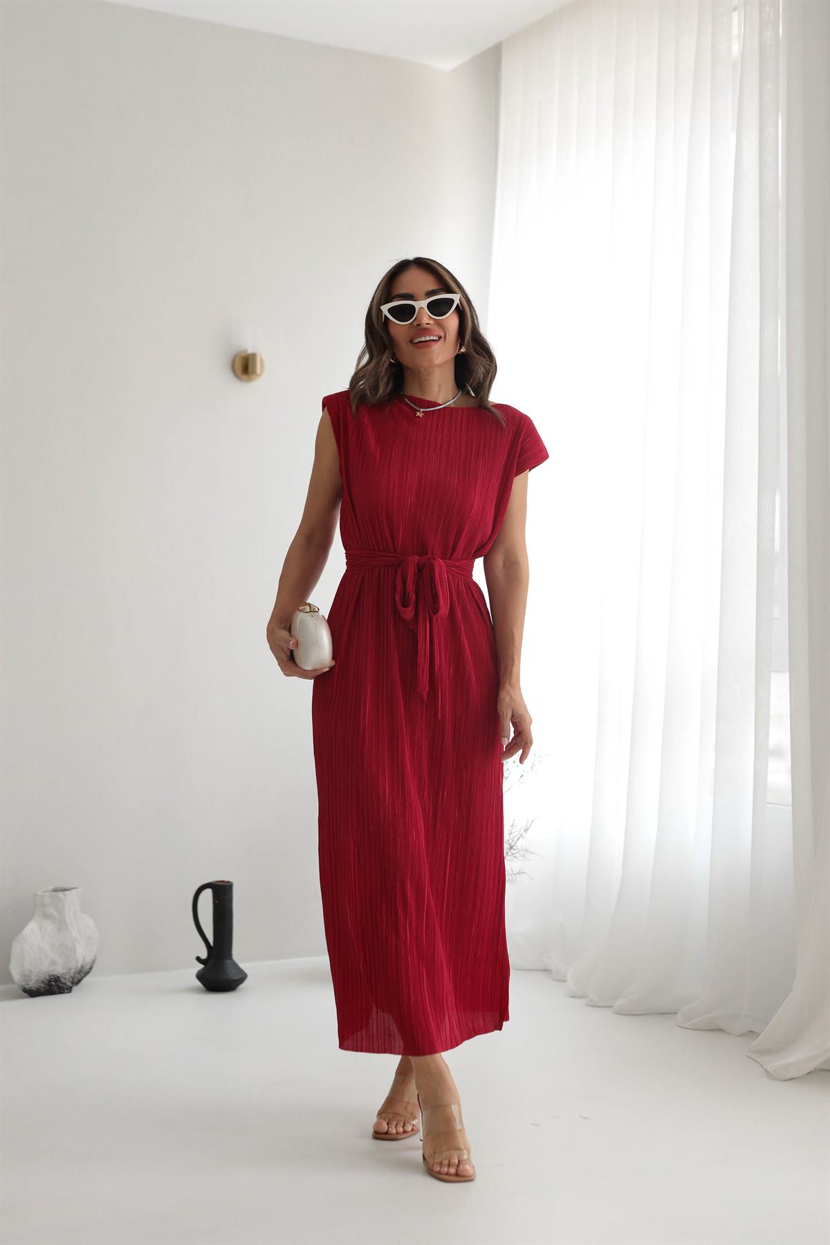 9689 Omuzları Vatkalı Bel Kuşaklı Pilili Elbise