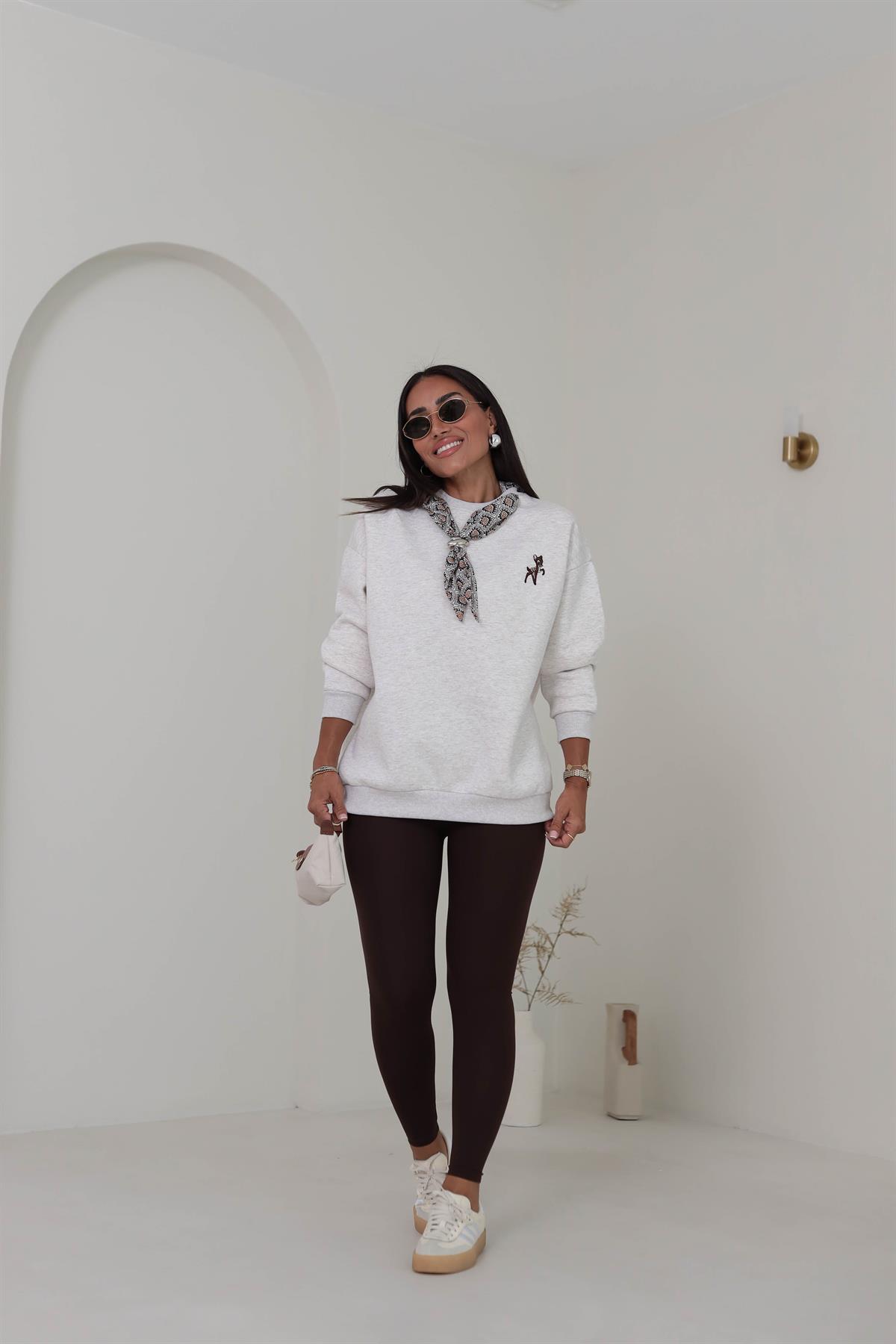 0909 Şal Detaylı Figürlü Şardonlu Sweatshirt KREM