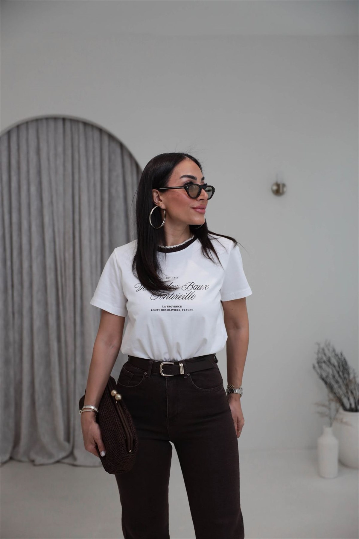 1843 Yakası Örgü Detaylı Yazılı Tshirt KAHVE