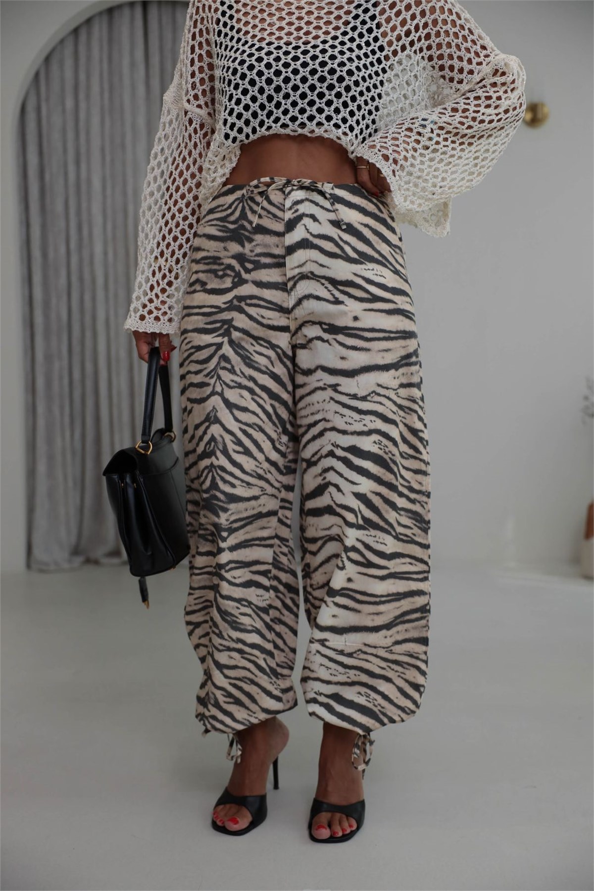 9005 Bel ve Paça Bağcıklı Zebra Desen Pantolon BEJ