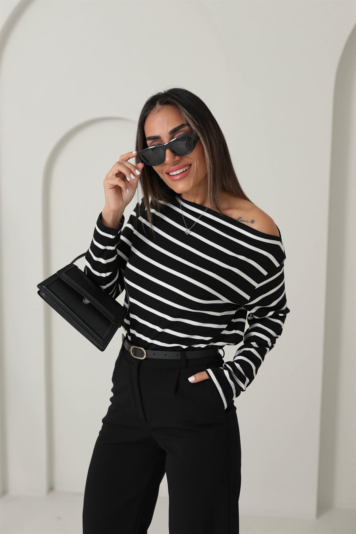 2036 Çizgili Kayık Yaka Bluz