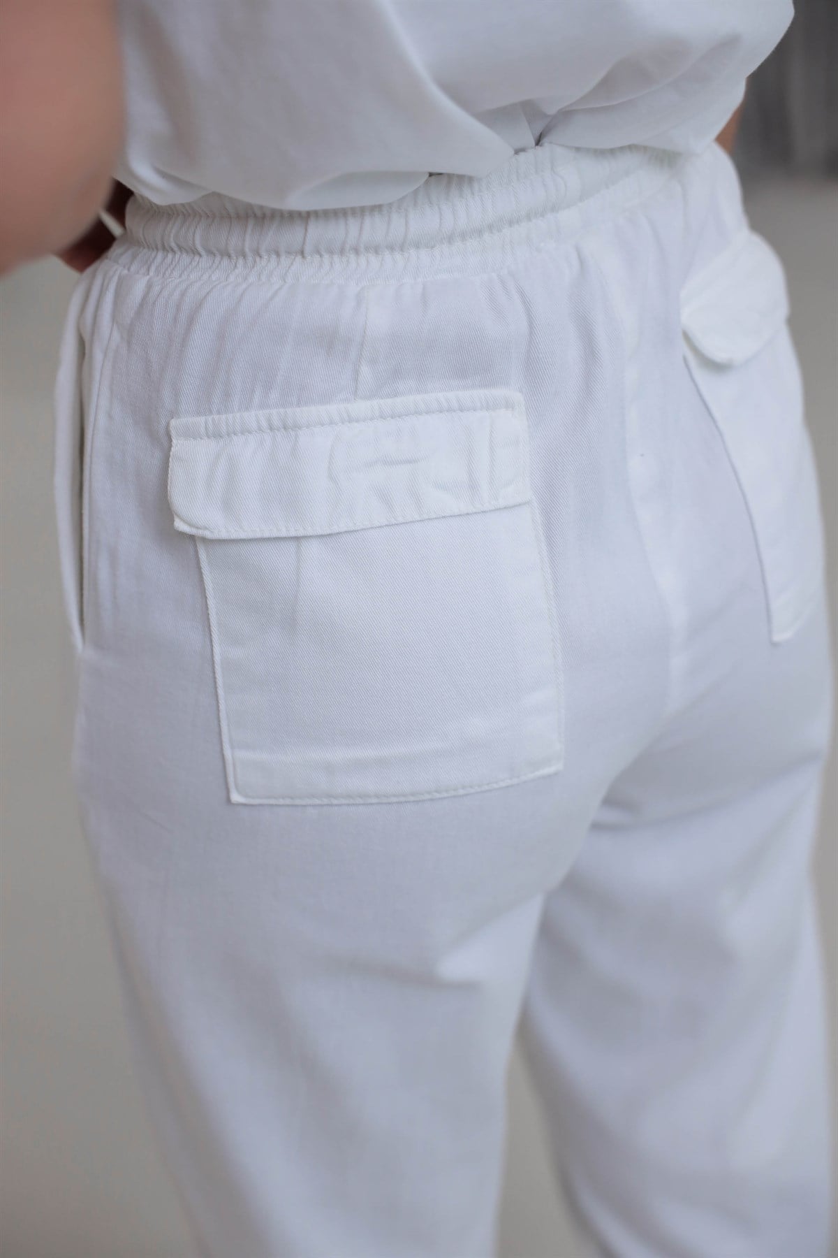 0079 Beli Lastikli Paça Pensli Pantolon BEYAZ