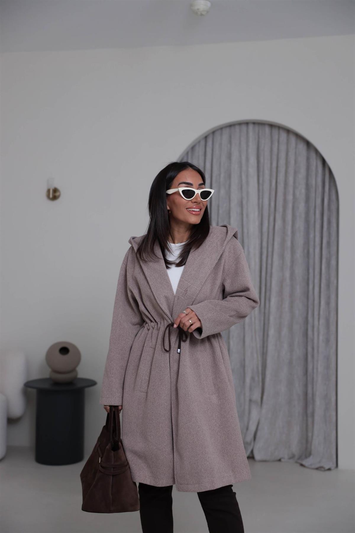 9852 Kapşonlu Balıksırtı Desen Kaban KAHVE