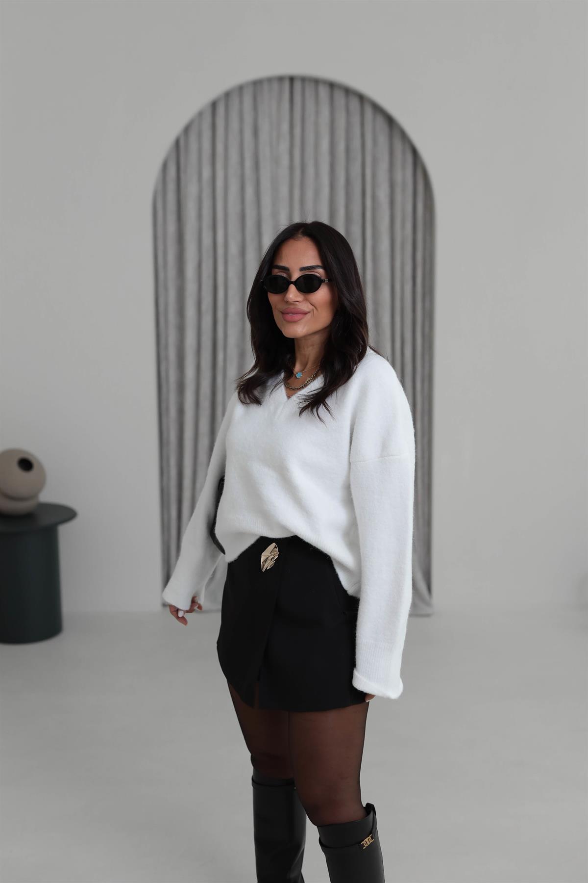 0645 V Yaka Yumuşak Dokulu Triko Kazak EKRU