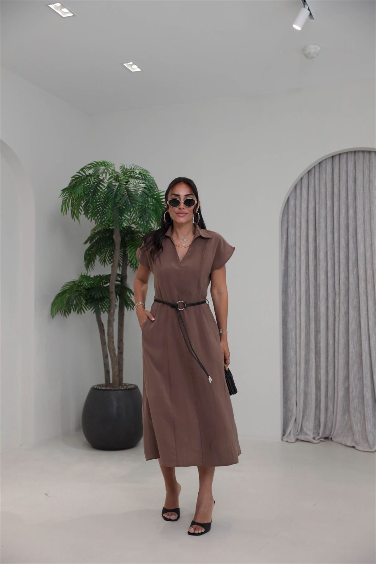 7620 Deri Kuşak Detaylı Polo Yaka Tencel Elbise KAHVE