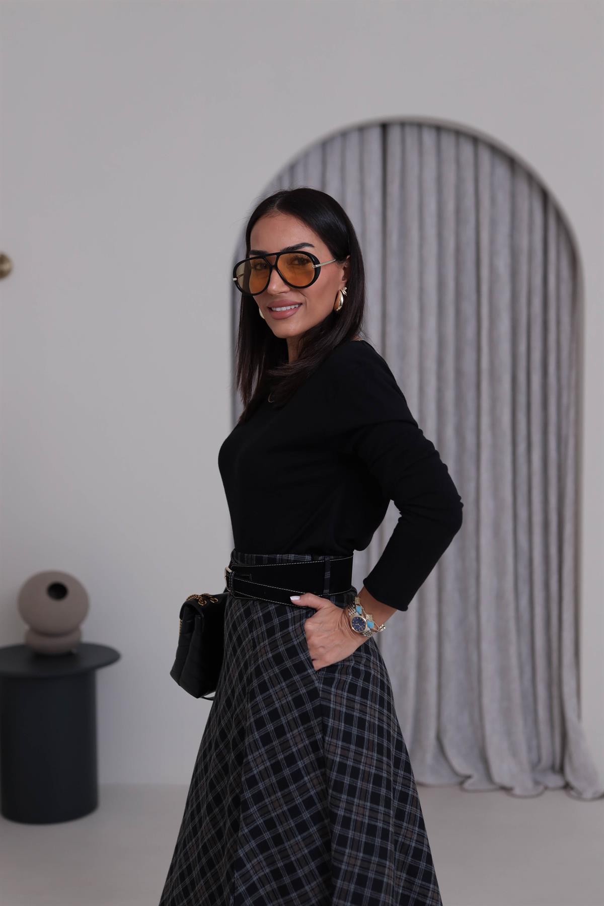 Kayık Yaka Yumuşak Dokulu Triko Bluz SİYAH