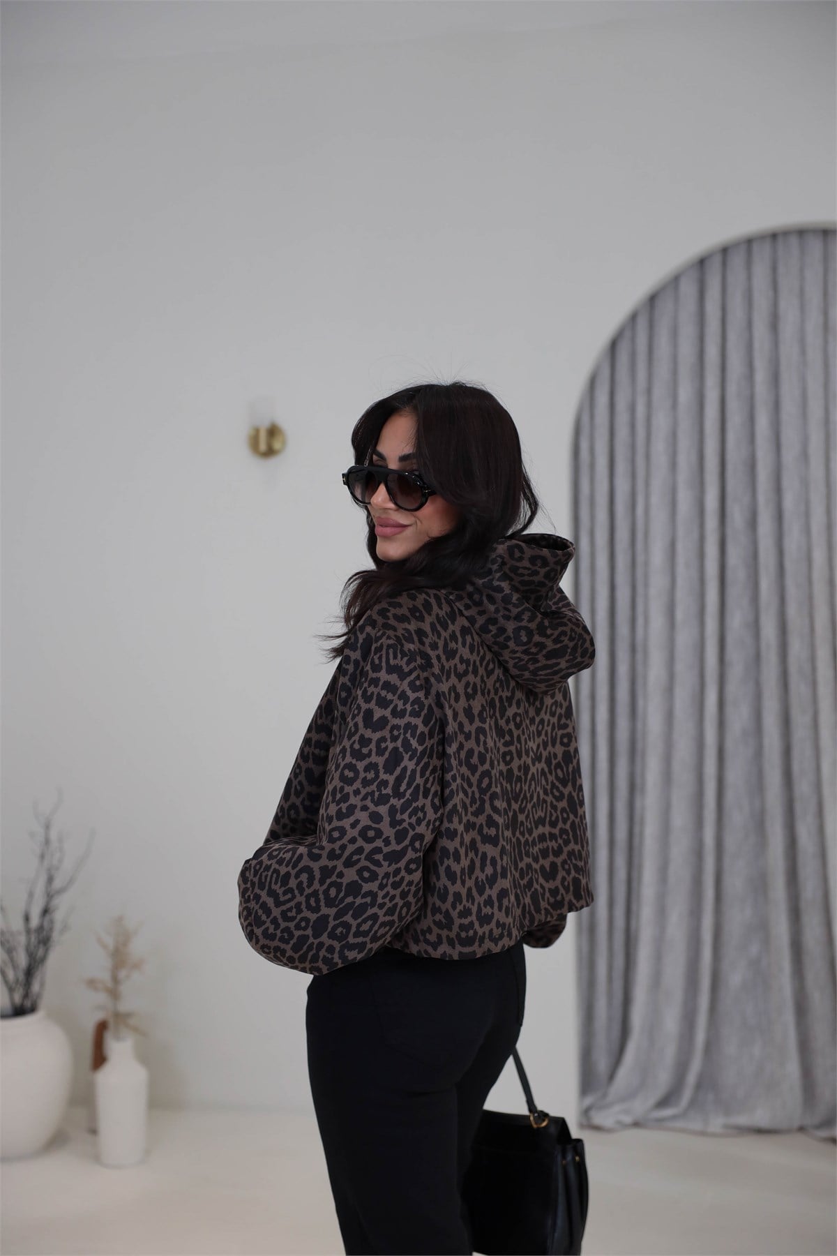 0084 Kapşonlu Süet Leopar Mont LEOPAR