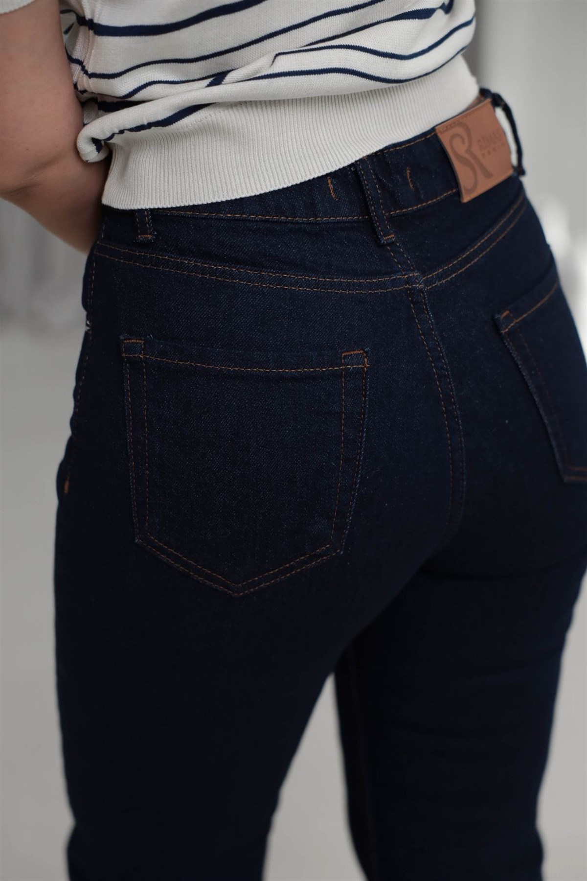 5950 Yüksek Bel Lazer Kesikli Ütülü Jean LACİVERT