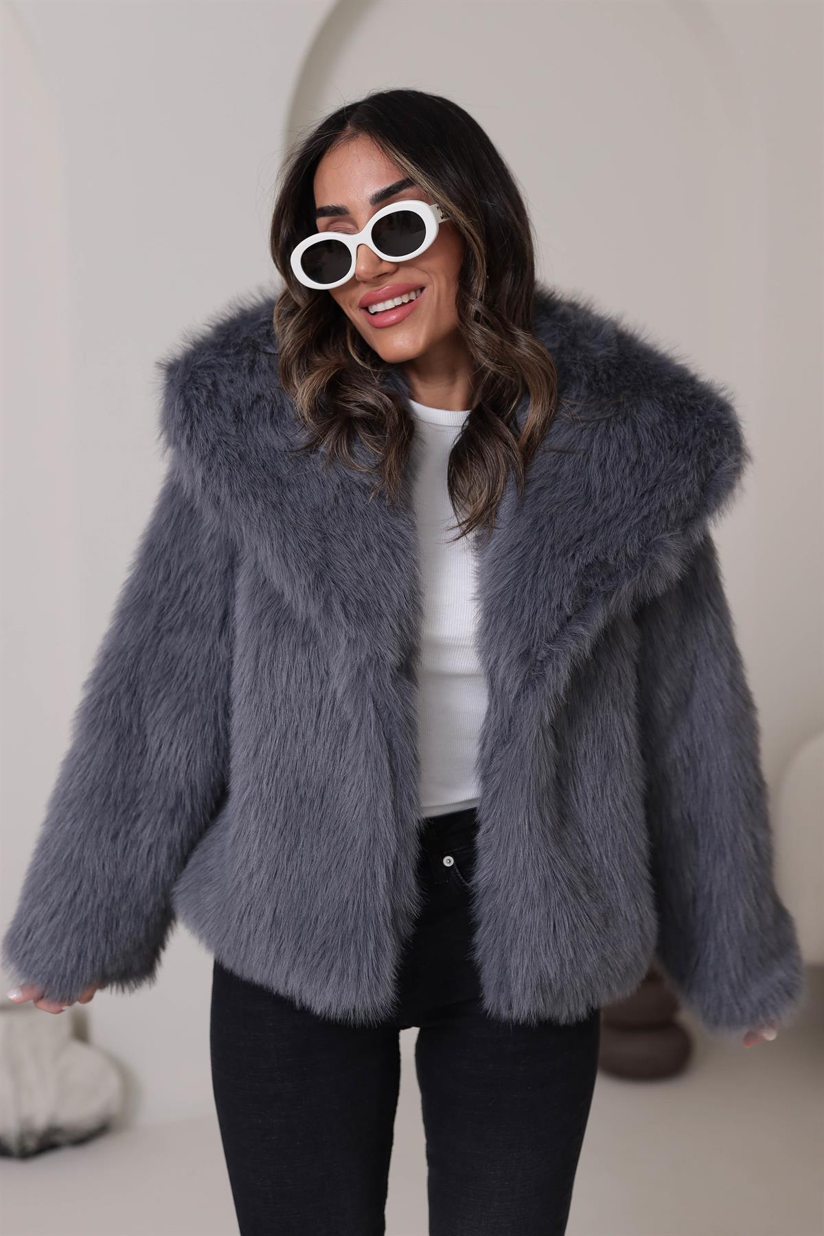 2429 Ara Boy Yakalı Kürk FÜME