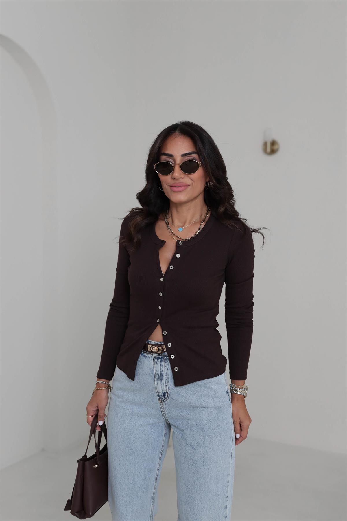 7006 Düğme Detay Pamuklu Basic Bluz KAHVE