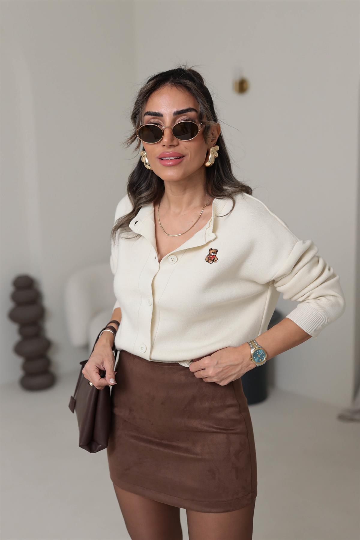 2434 Bisiklet Yaka Ayıcık Nakışlı Hırka EKRU