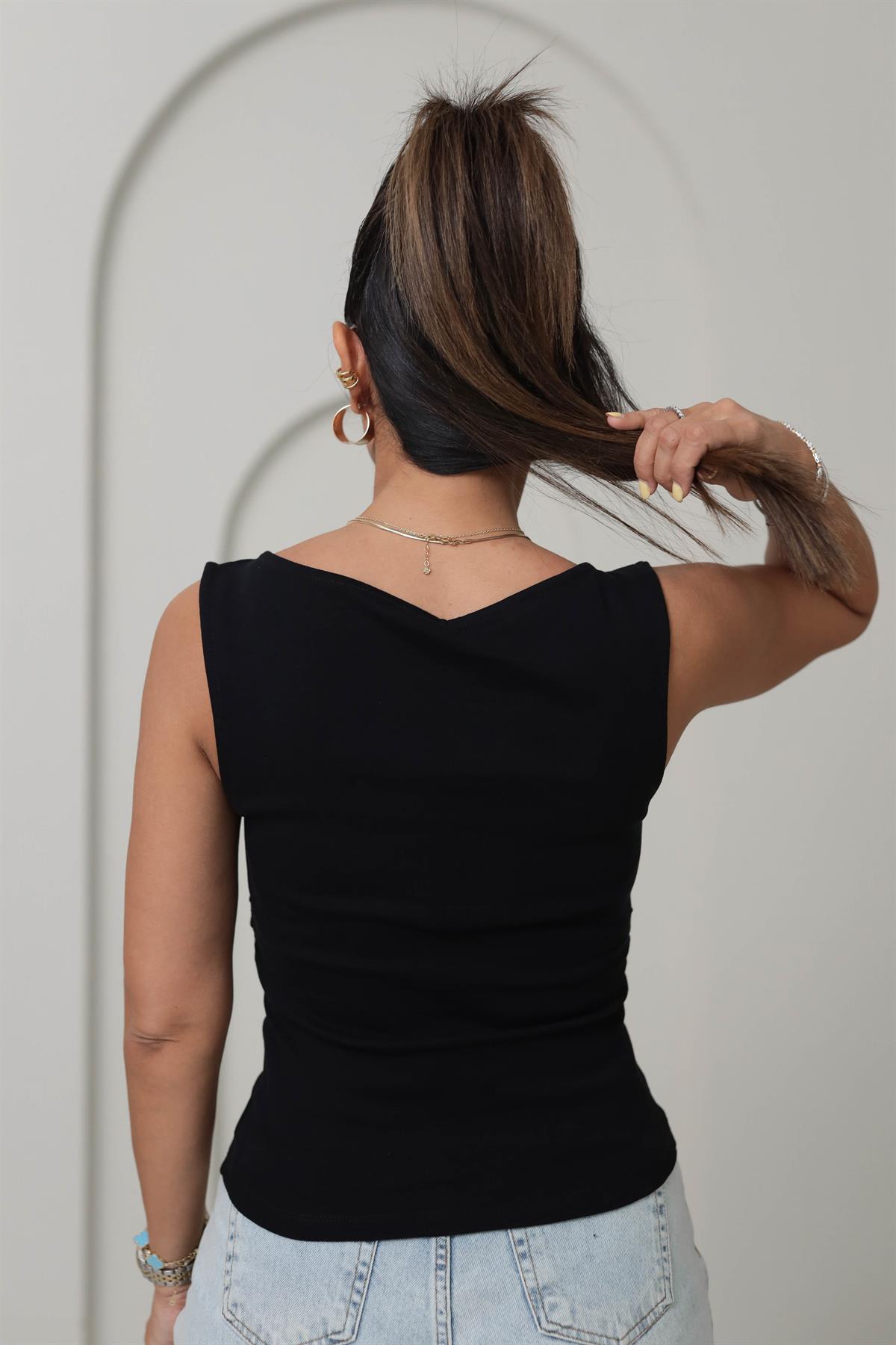 1589 Büzgülü Kayık Yaka Pamuklu Bluz SİYAH