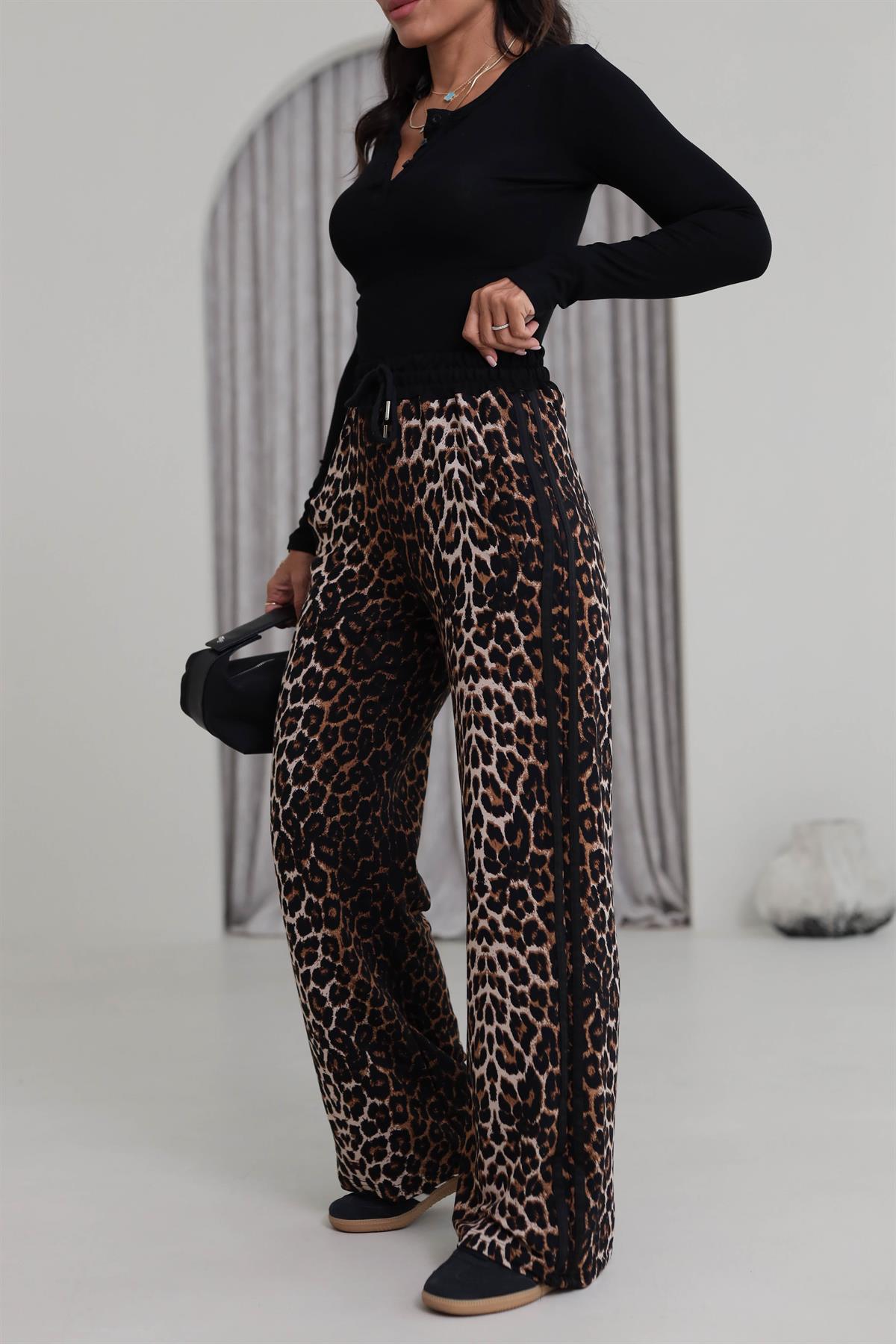 2448 Yan Şerit Detay Leopar Desen Eşofman Altı LEOPAR