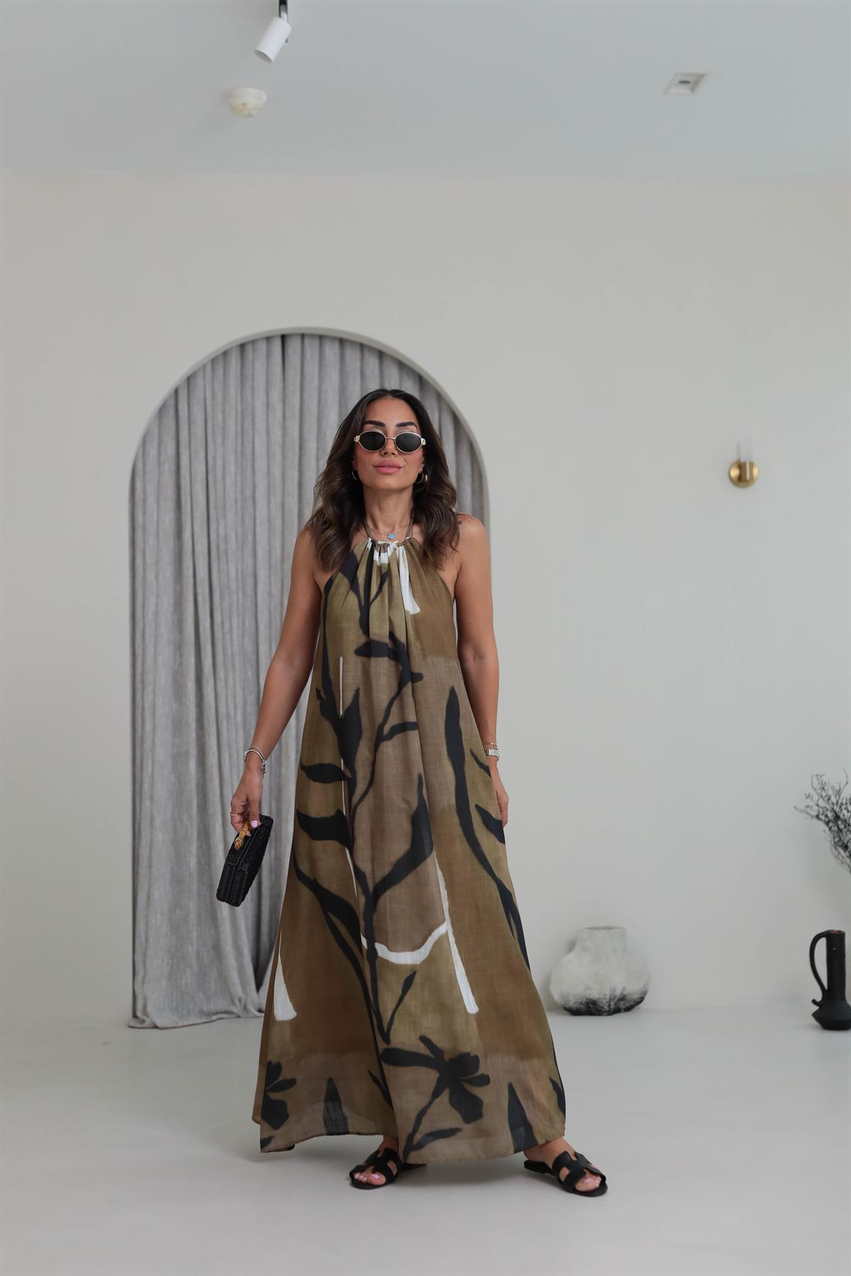 5113 Boyundan Bağlamalı Sırt Dekolteli Desenli Maxi Elbise HAKİ YEŞİL