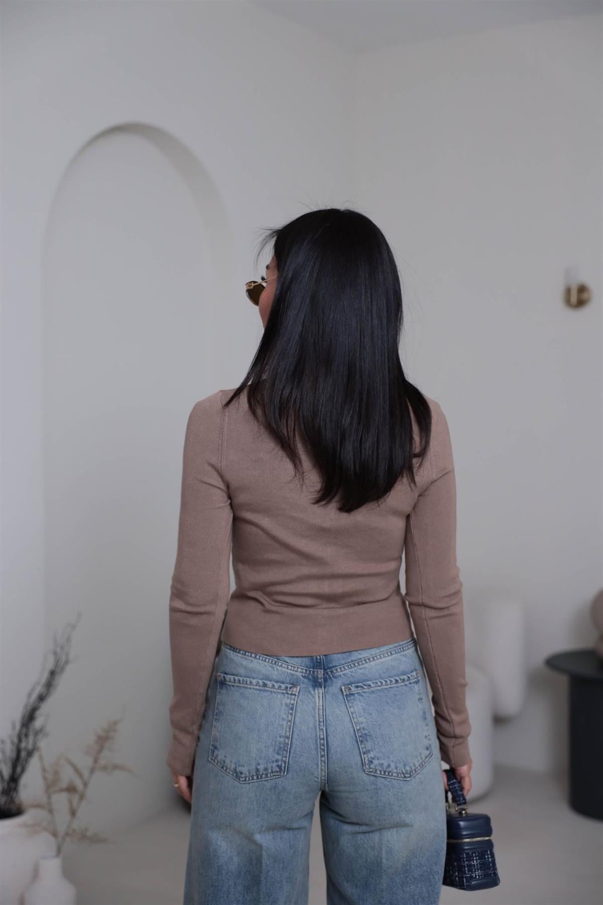 0805 Önü Büzgülü Düğme Detaylı Korsman Triko VİZON