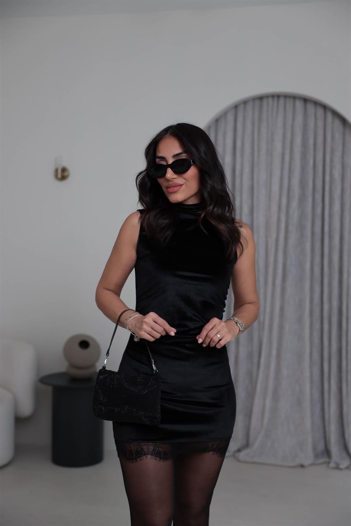 1146 Dik Yaka Drapeli Dantel Detay Kadife Elbise SİYAH