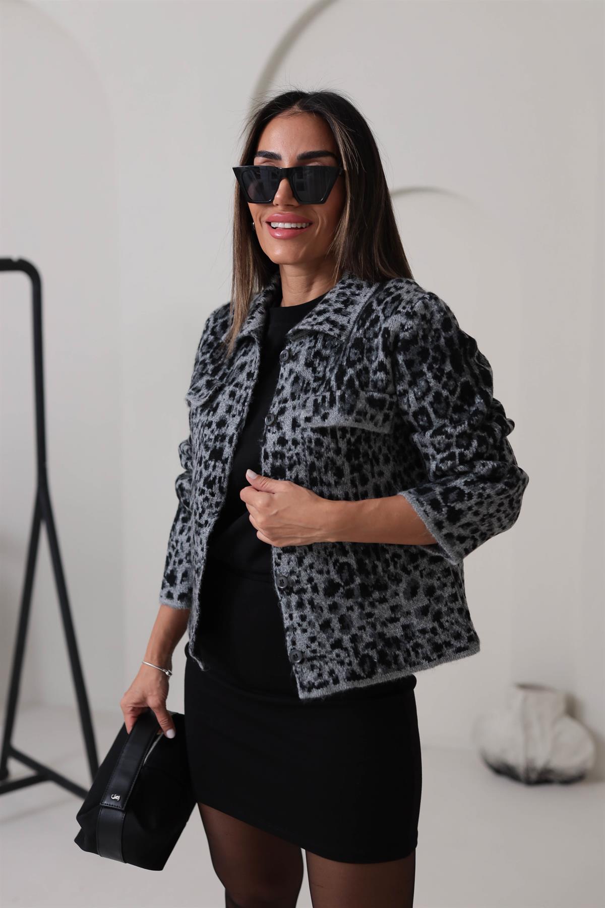 Leopar Cep Detaylı Triko Ceket