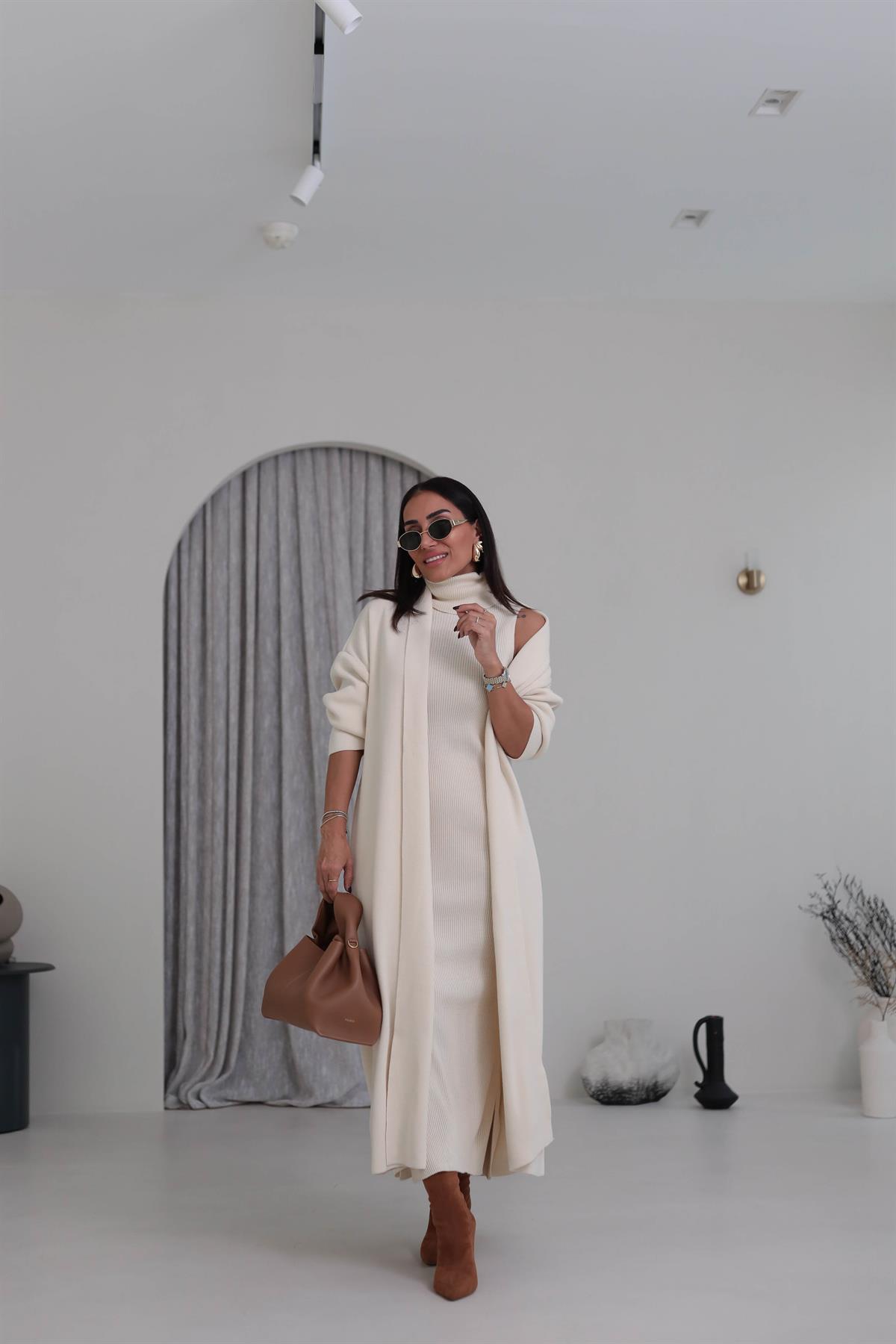 0117 Balıkçı Yaka Sıfır Kol Elbiseli Hırkalı Takım KREM