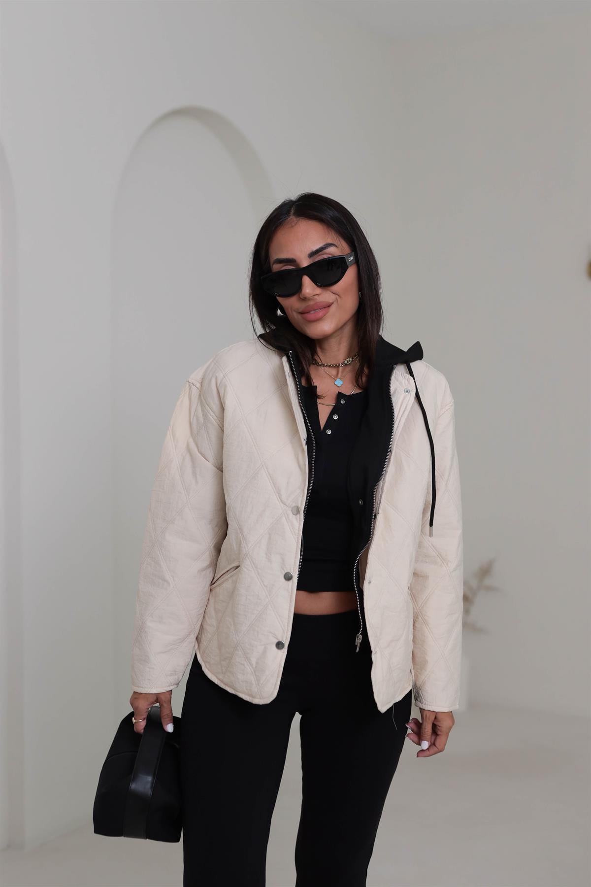 5841 Kapüşonlu Garni Detaylı Kapitone Mont TAŞ