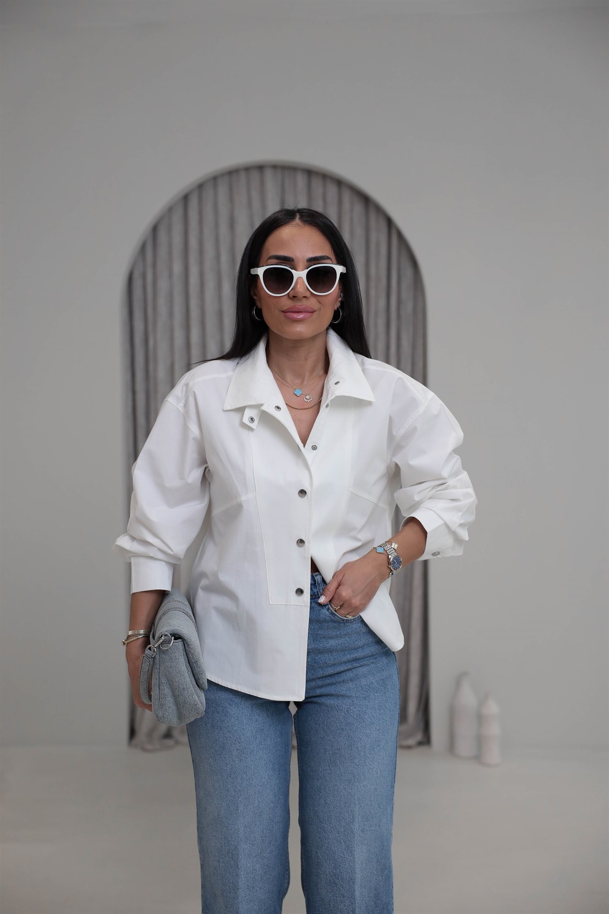 Dik Yaka Önden Çıtçıtlı Gömlek BEYAZ