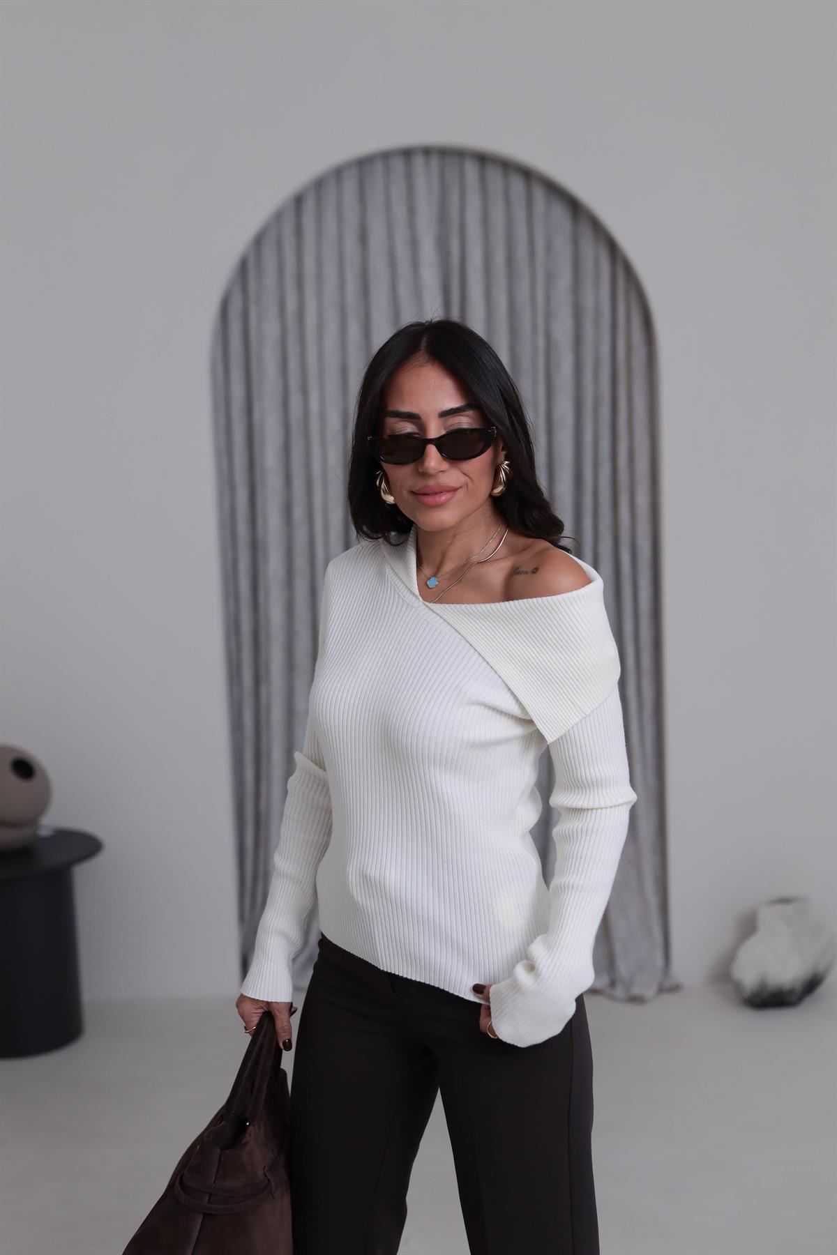 0815 Asimetrik Yaka Fitilli Triko Kazak EKRU