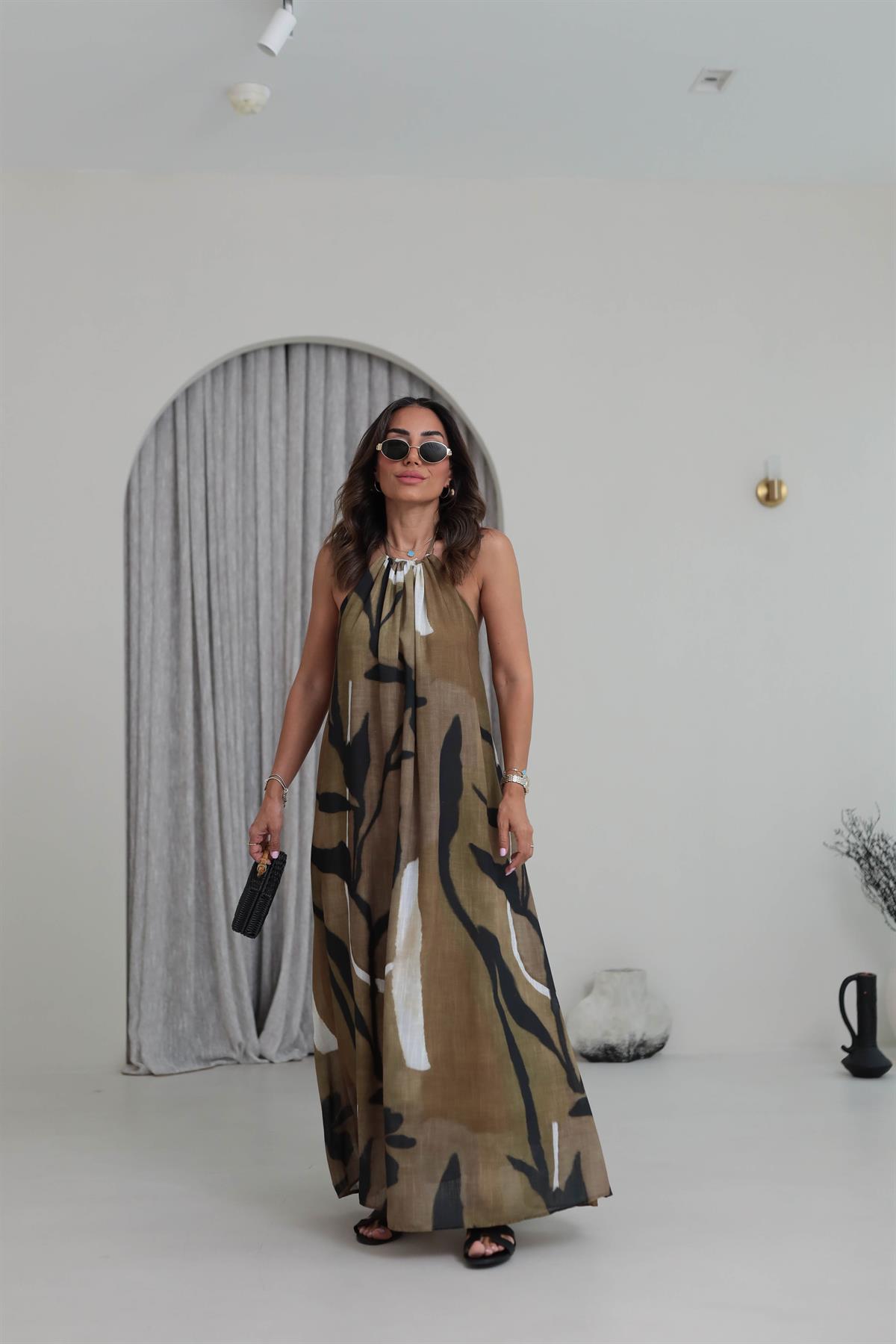 5113 Boyundan Bağlamalı Sırt Dekolteli Desenli Maxi Elbise HAKİ YEŞİL