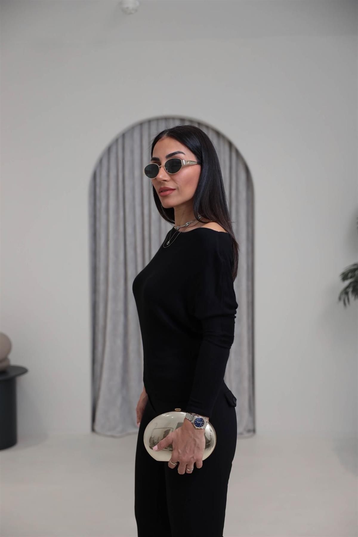 0481 Kayık Yaka Dökümlü Pamuklu Bluz SİYAH