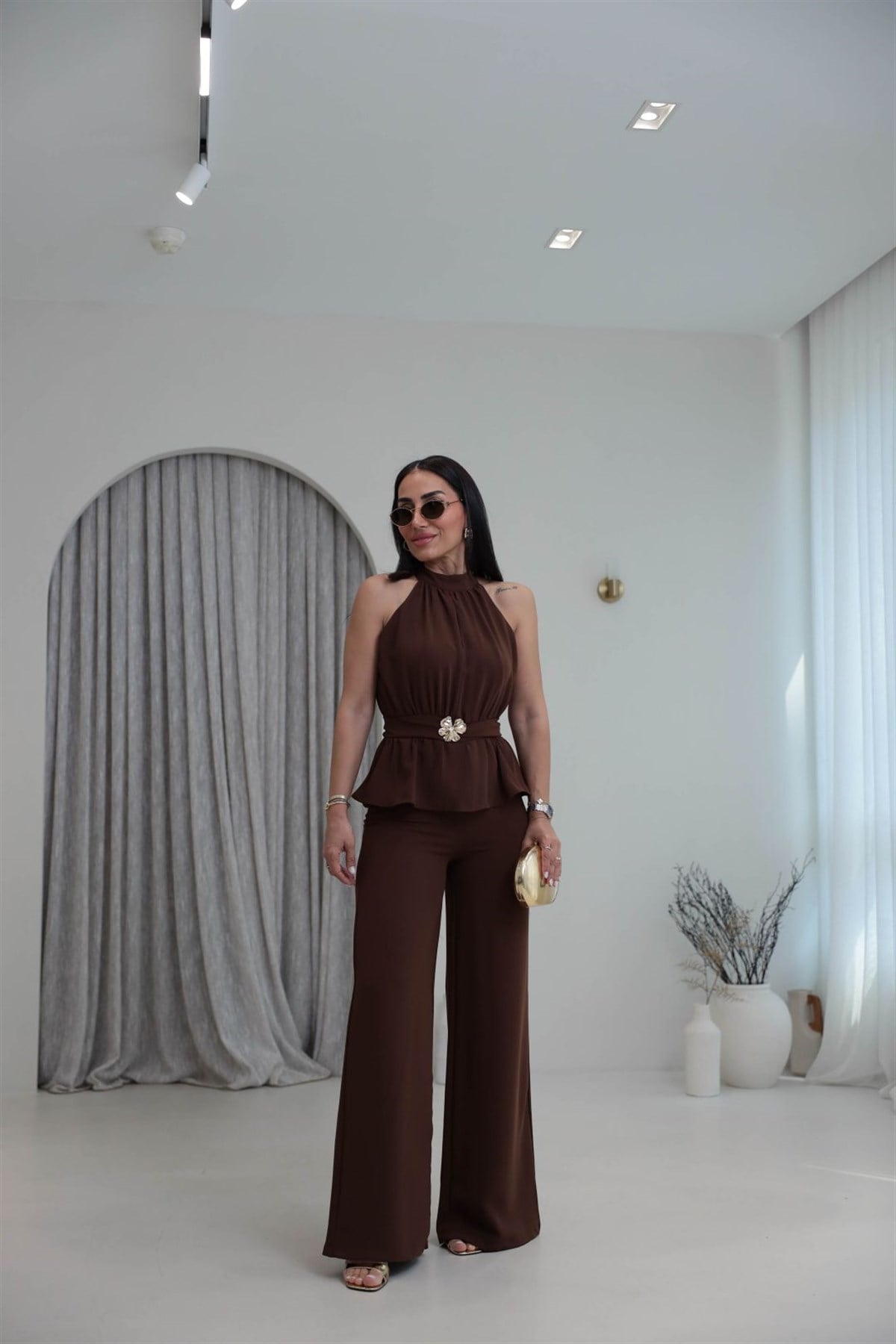 3944 Broş Detaylı Halter Yaka Tulum KAHVE