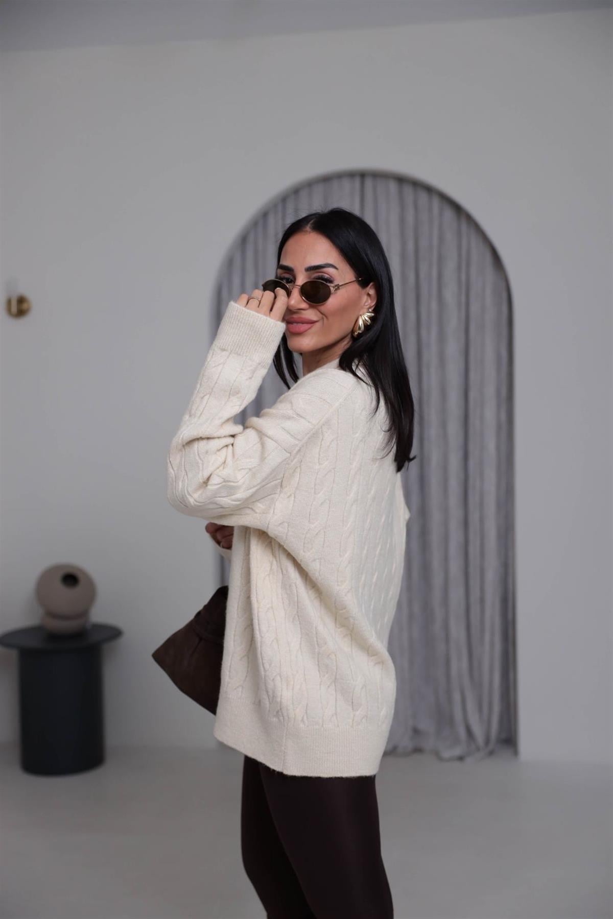 0736 V Yaka Saç Örgü Uzun Kazak KREM