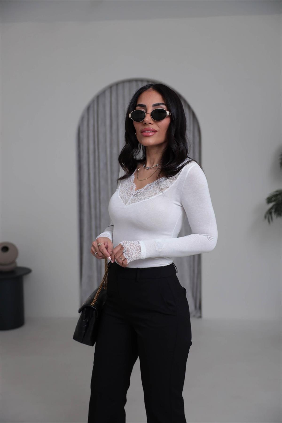 1041 V Yaka Dantel Detay İnti Body BEYAZ